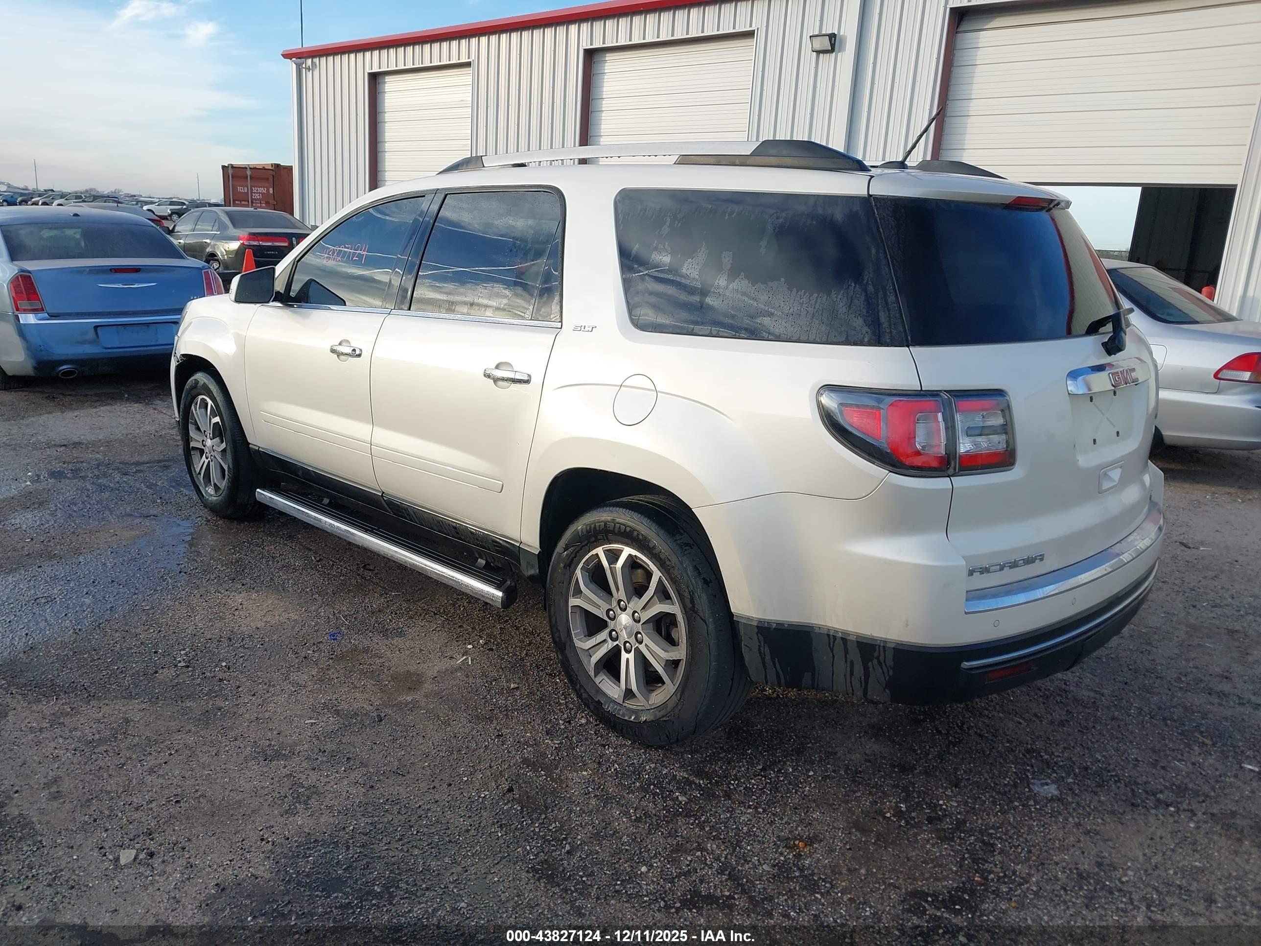 GMC ACADIA image 3