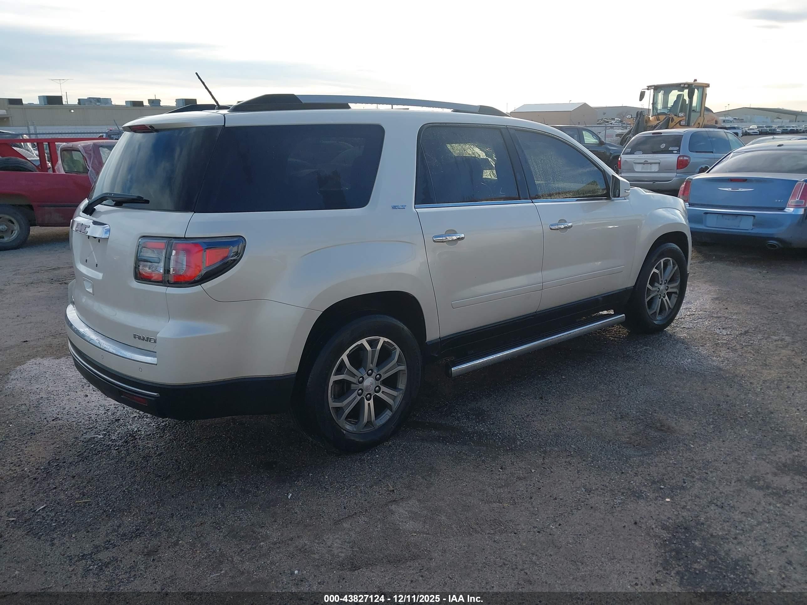 GMC ACADIA image 4