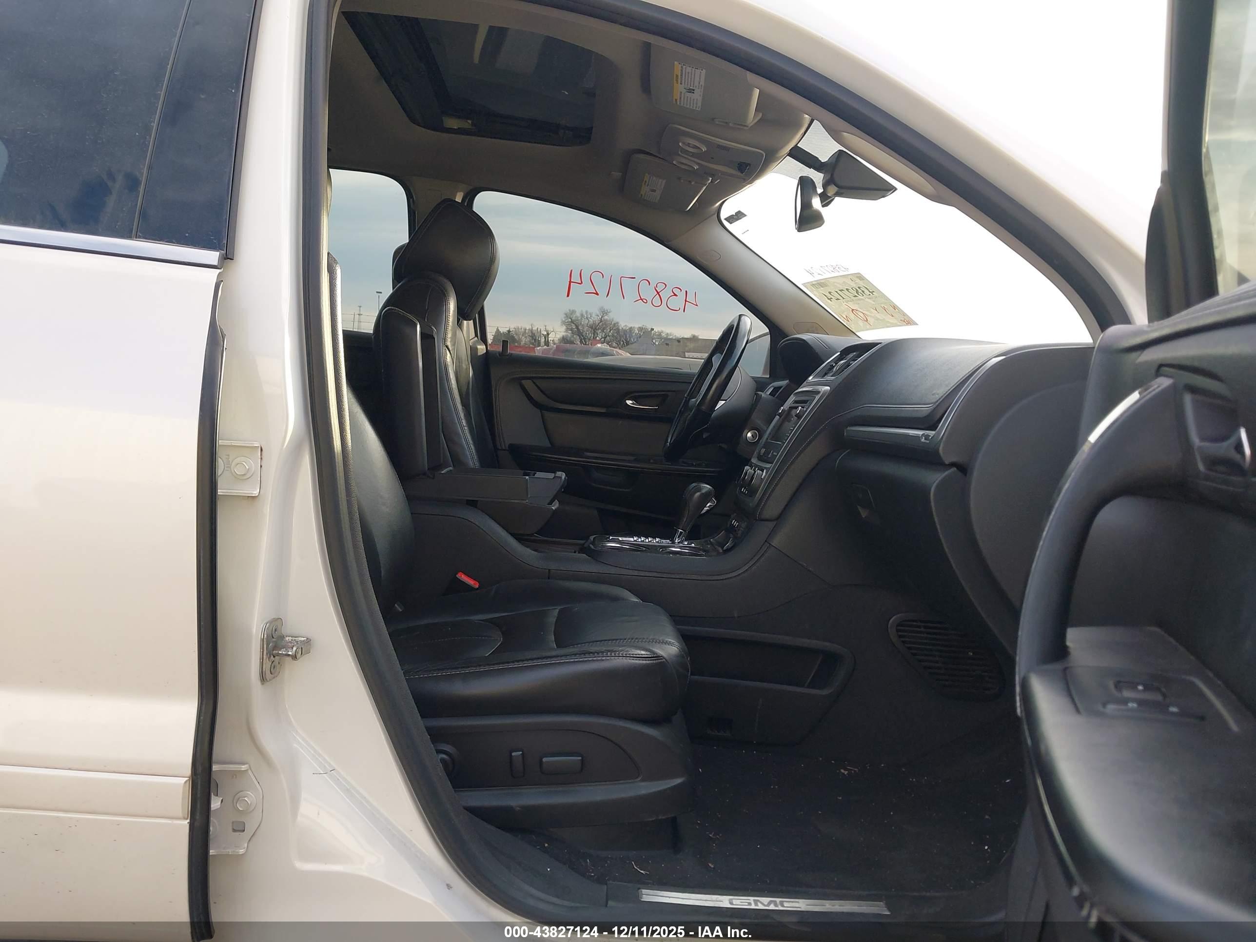GMC ACADIA image 5