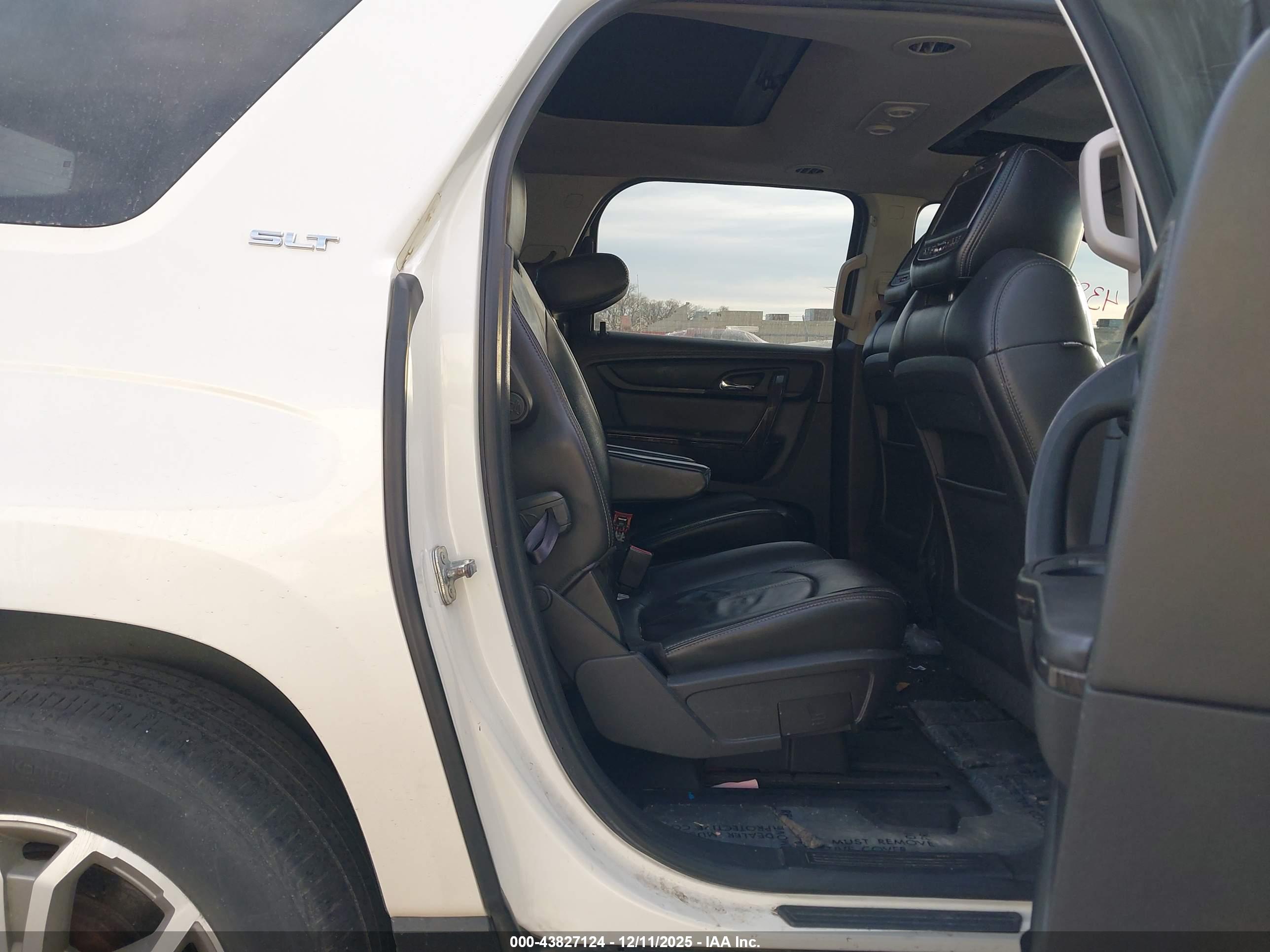 GMC ACADIA image 8