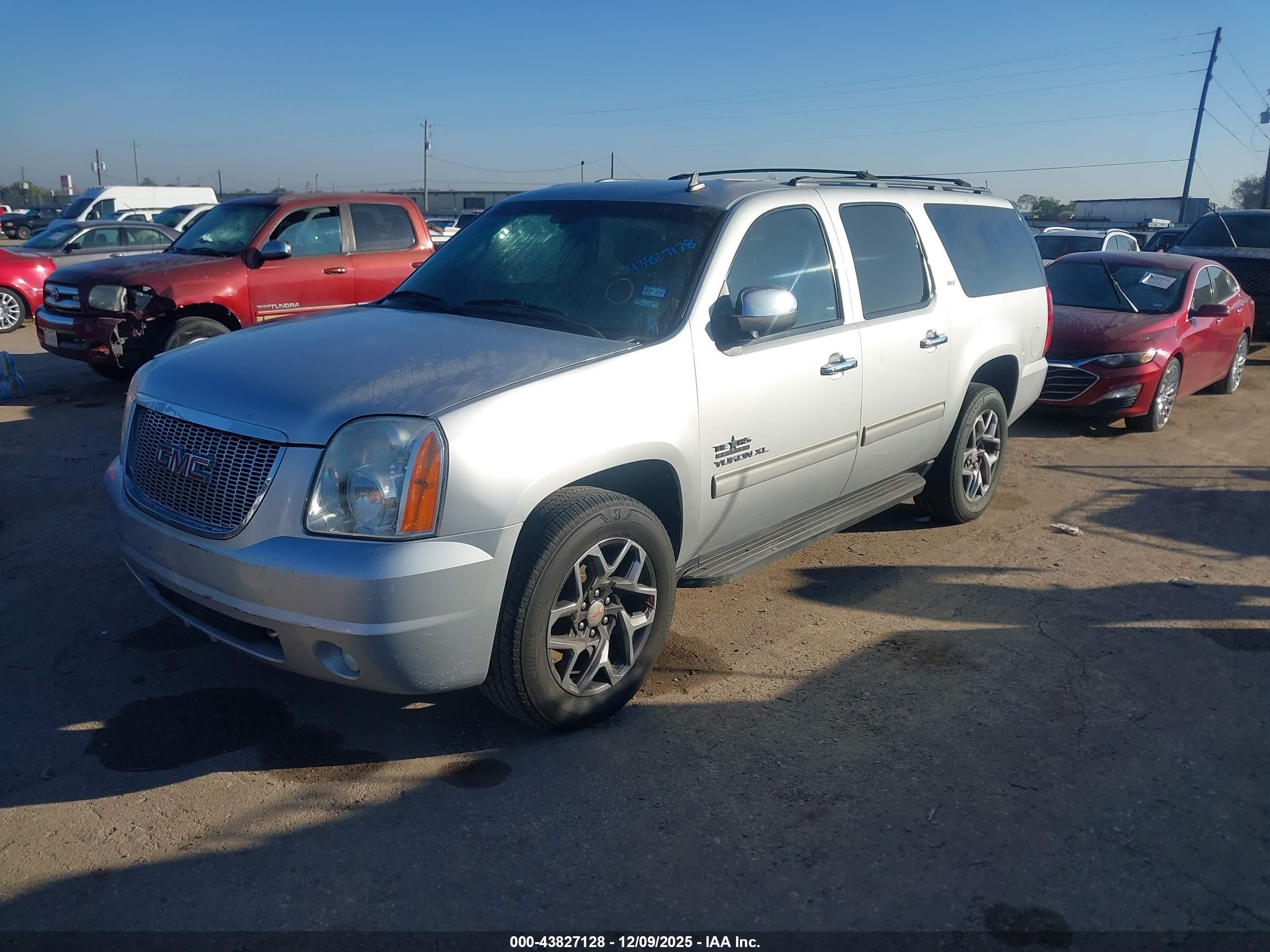 GMC YUKON image 2