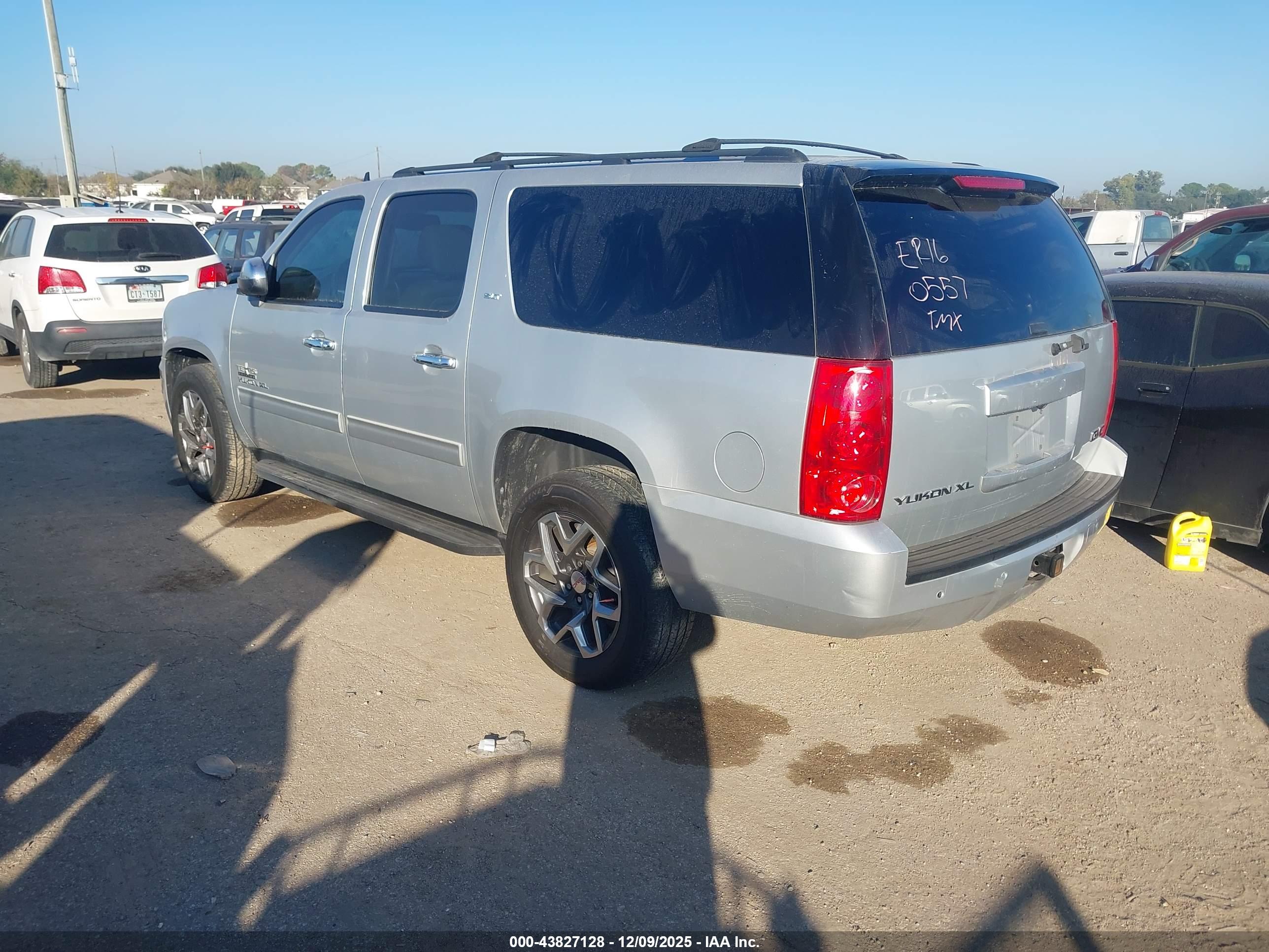 GMC YUKON image 3