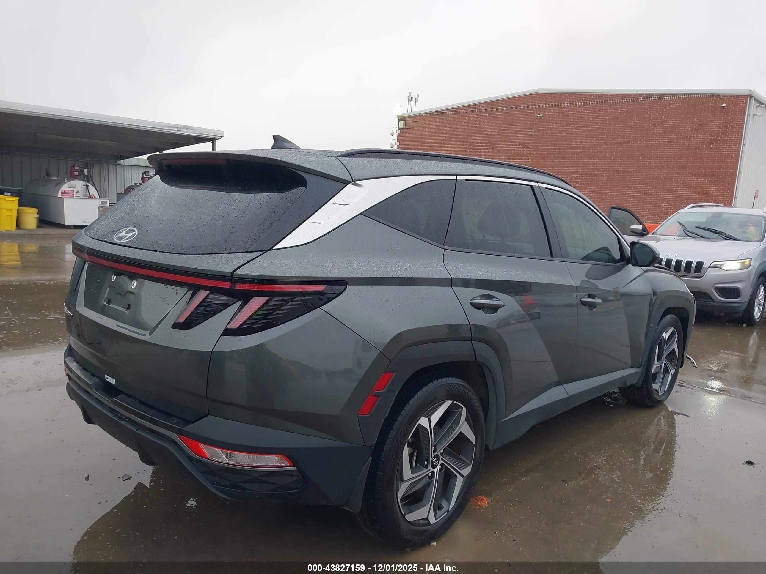 HYUNDAI TUCSON image 4