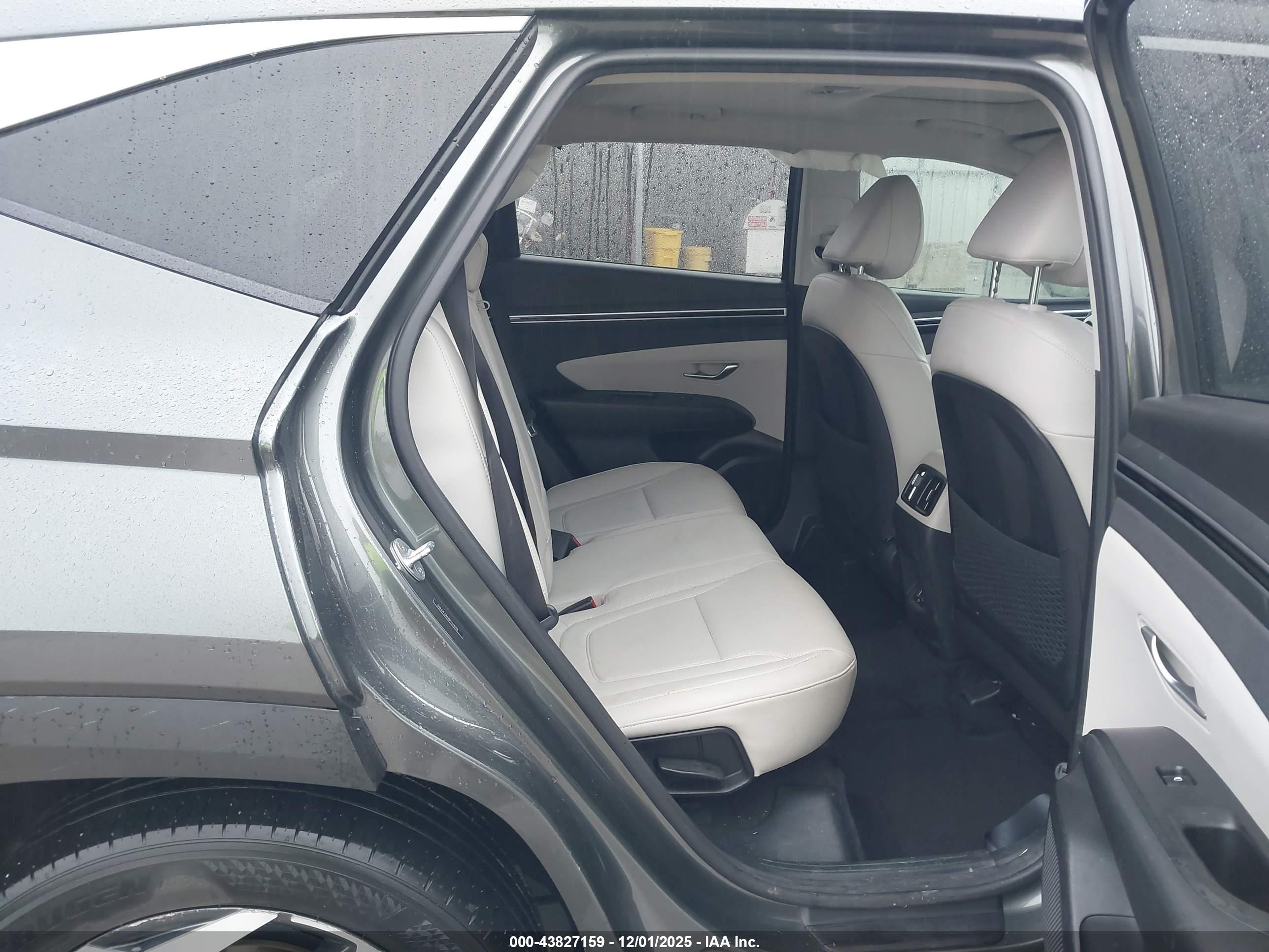 HYUNDAI TUCSON image 8