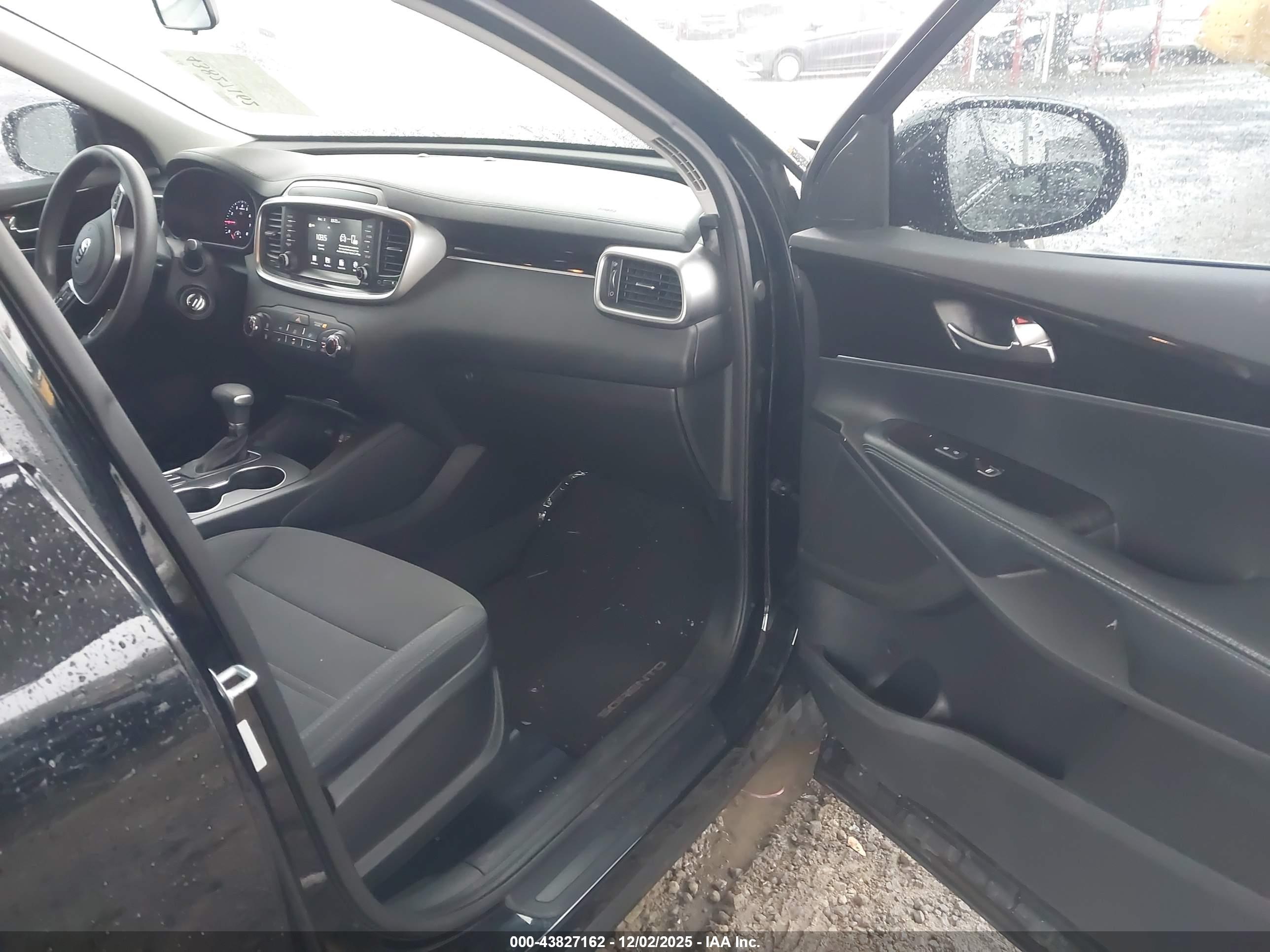 KIA SORENTO image 5
