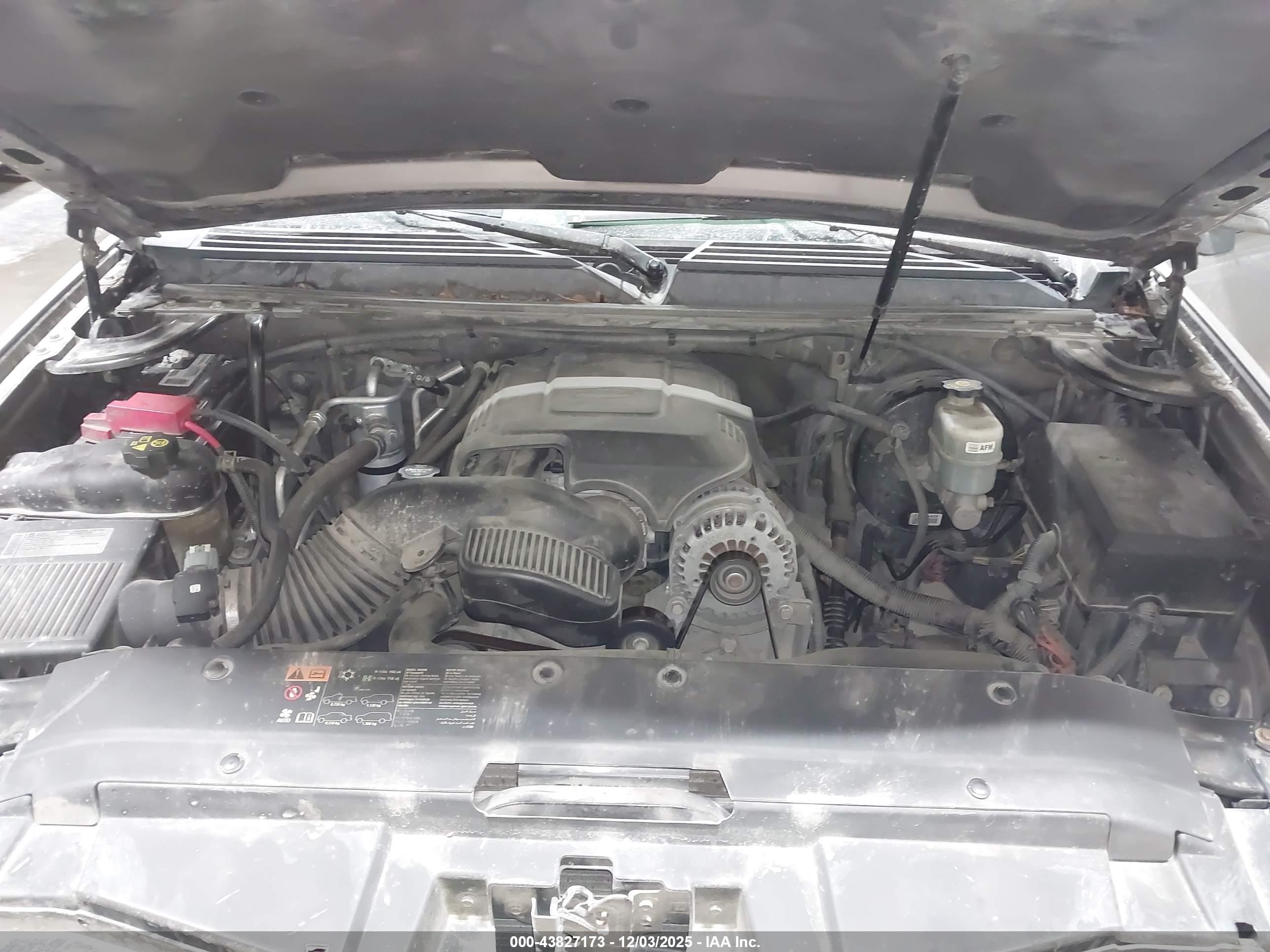 CHEVROLET SUBURBAN image 10