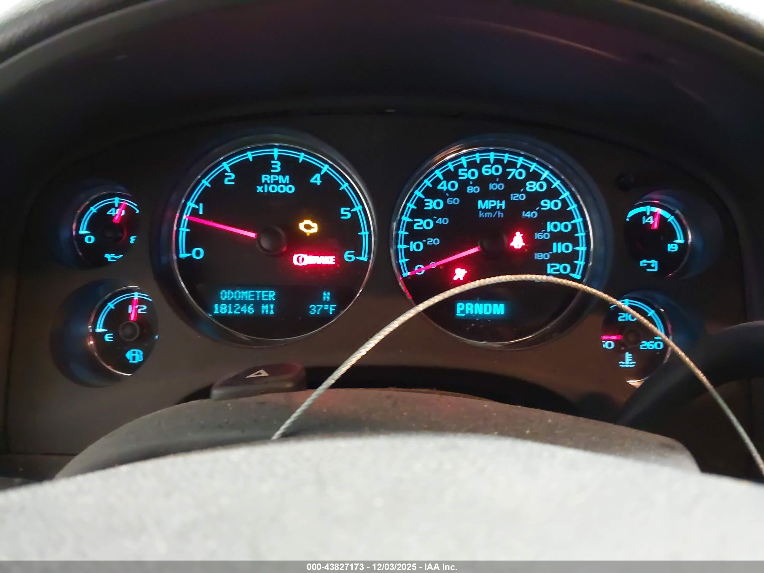CHEVROLET SUBURBAN image 7