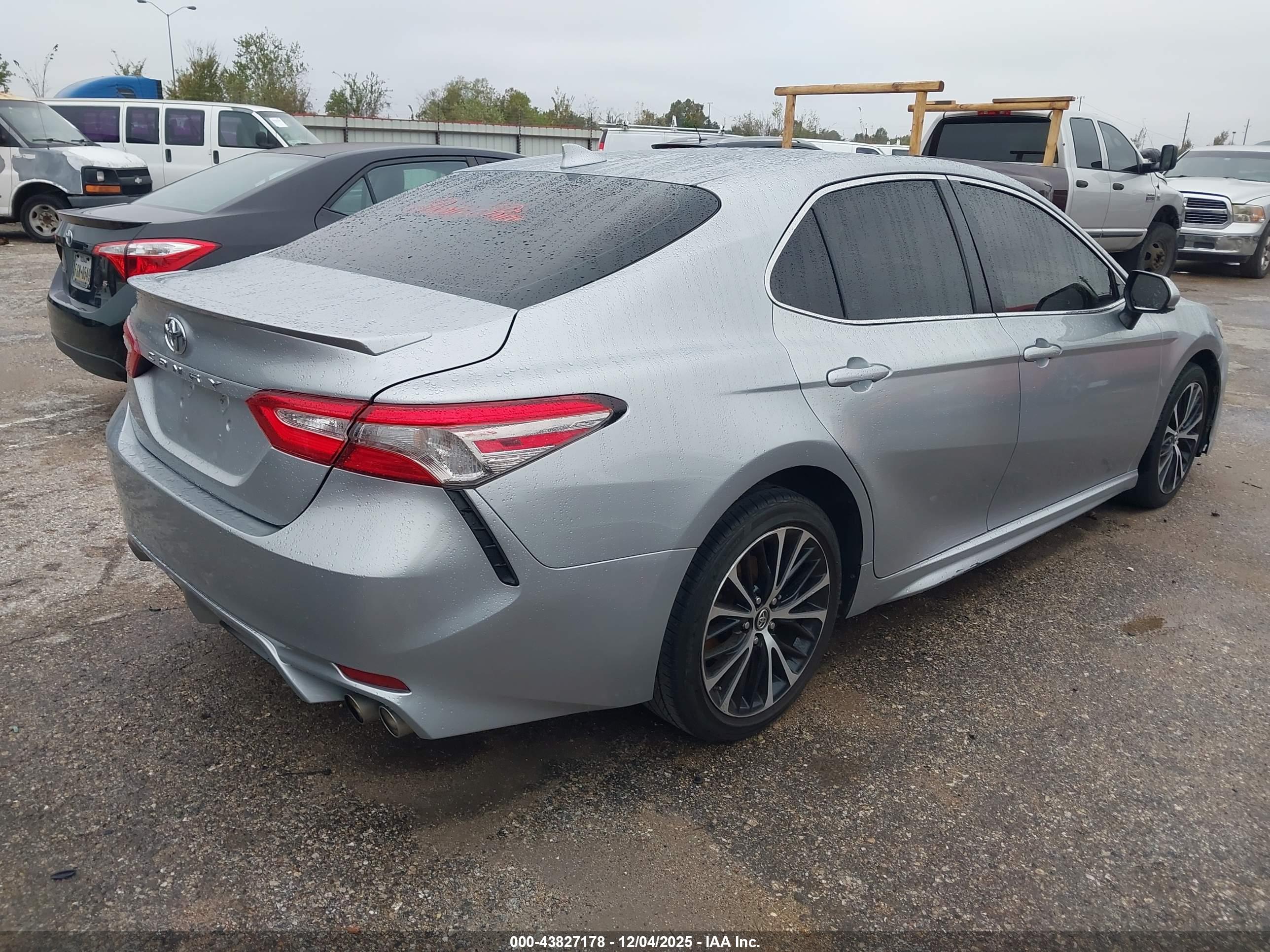TOYOTA CAMRY image 4