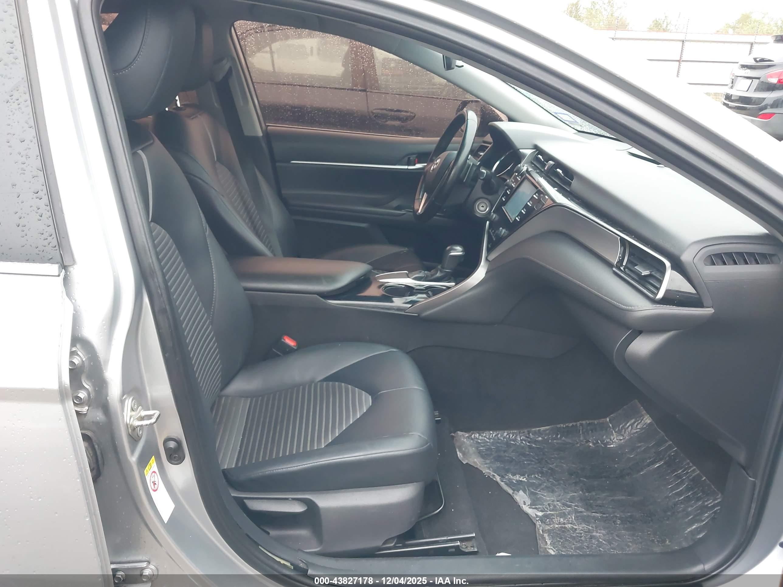 TOYOTA CAMRY image 5