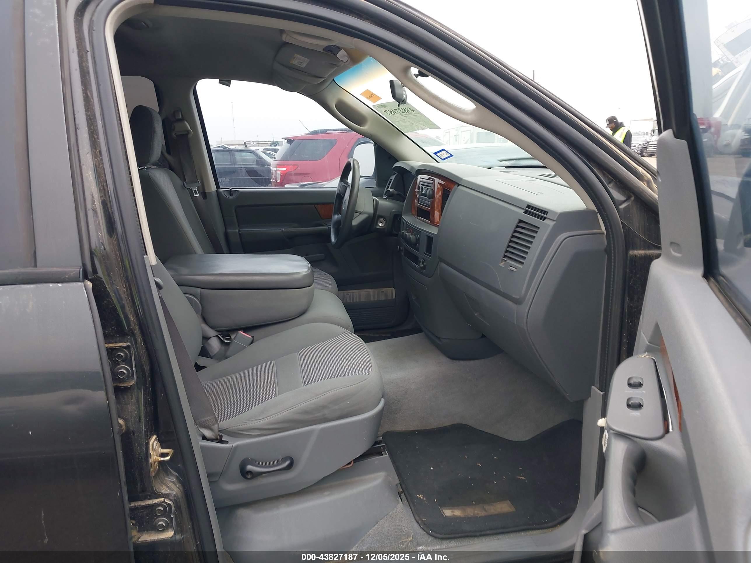 DODGE RAM image 5
