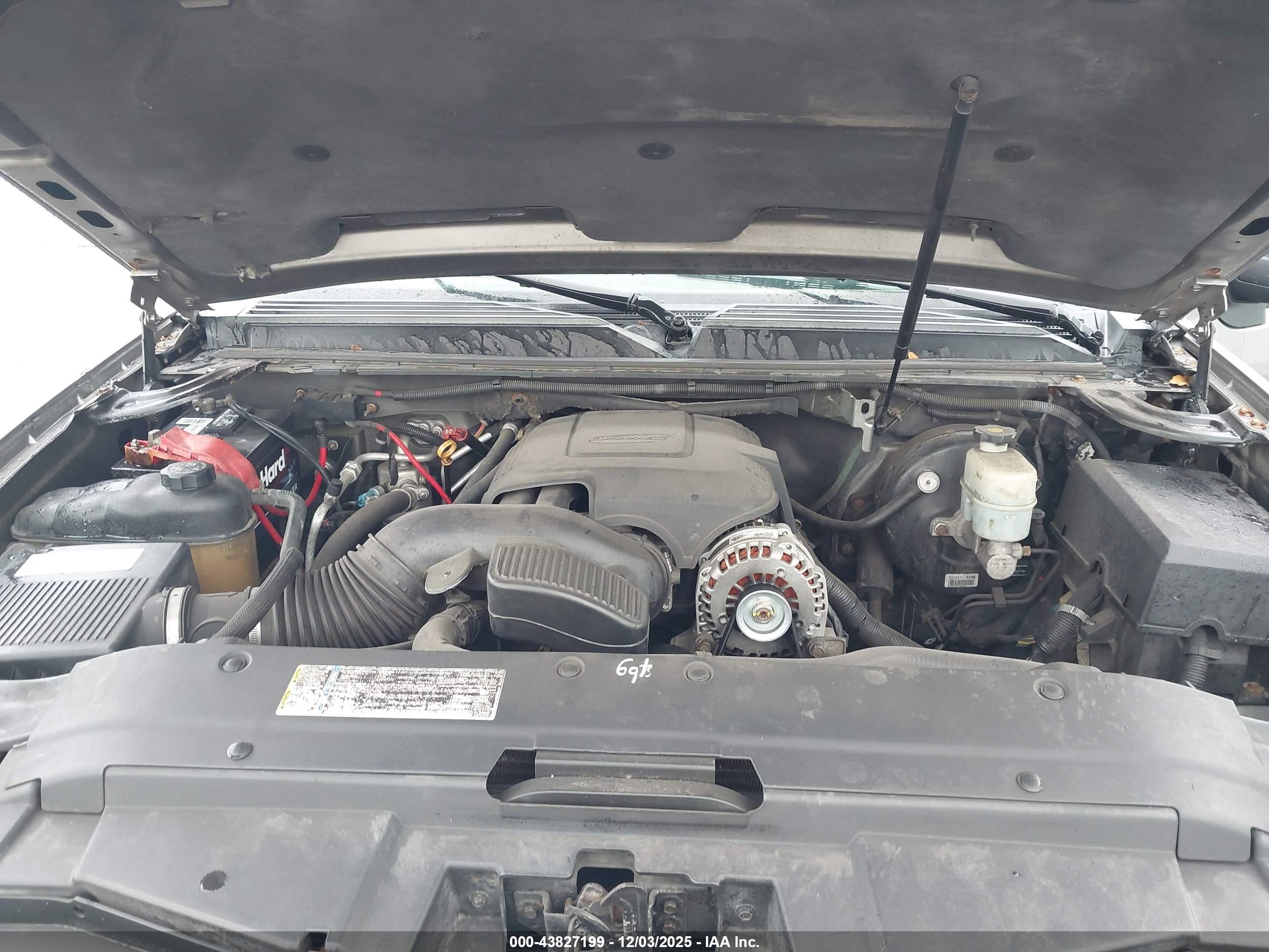CHEVROLET SUBURBAN image 10