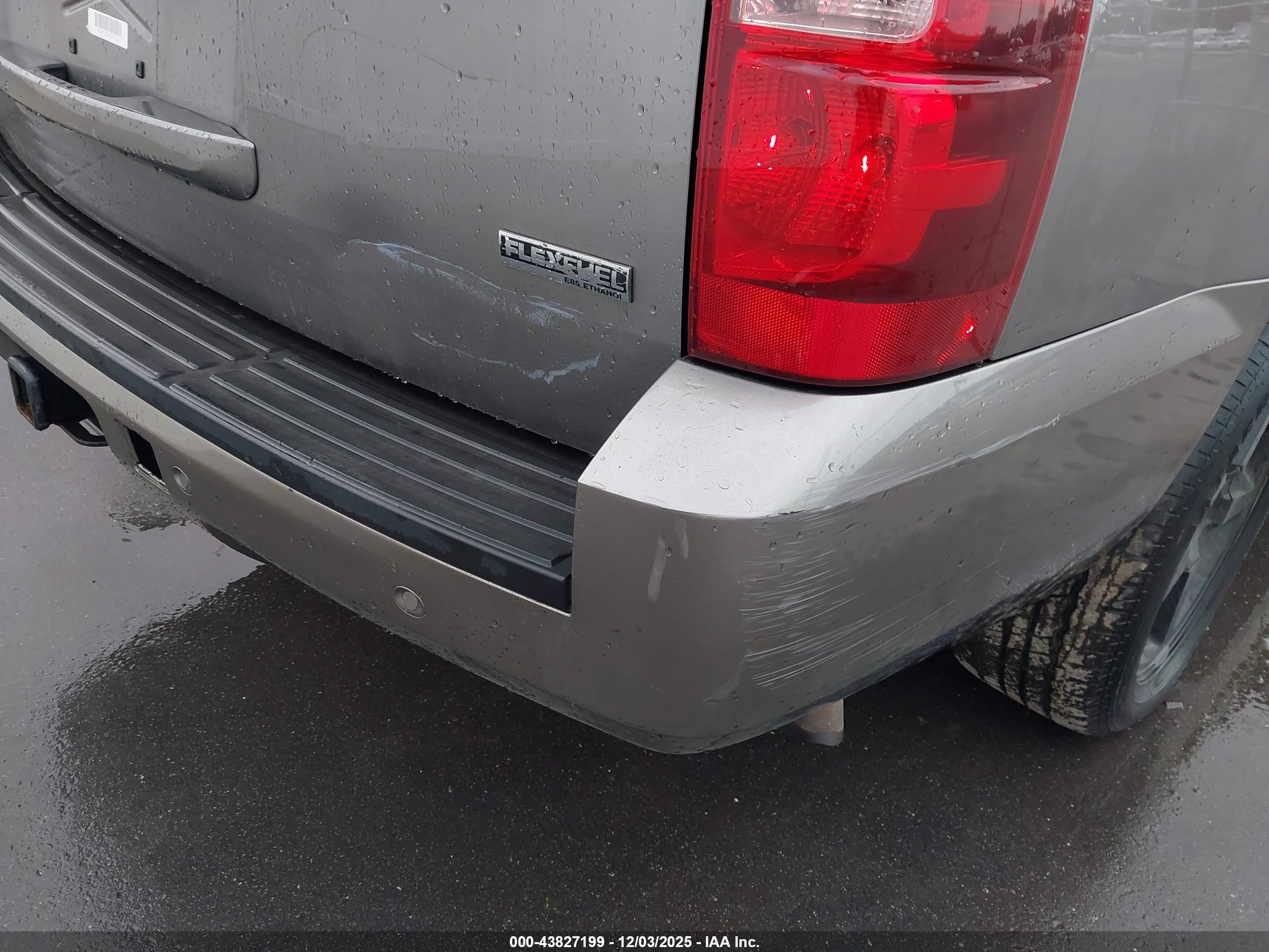 CHEVROLET SUBURBAN image 6