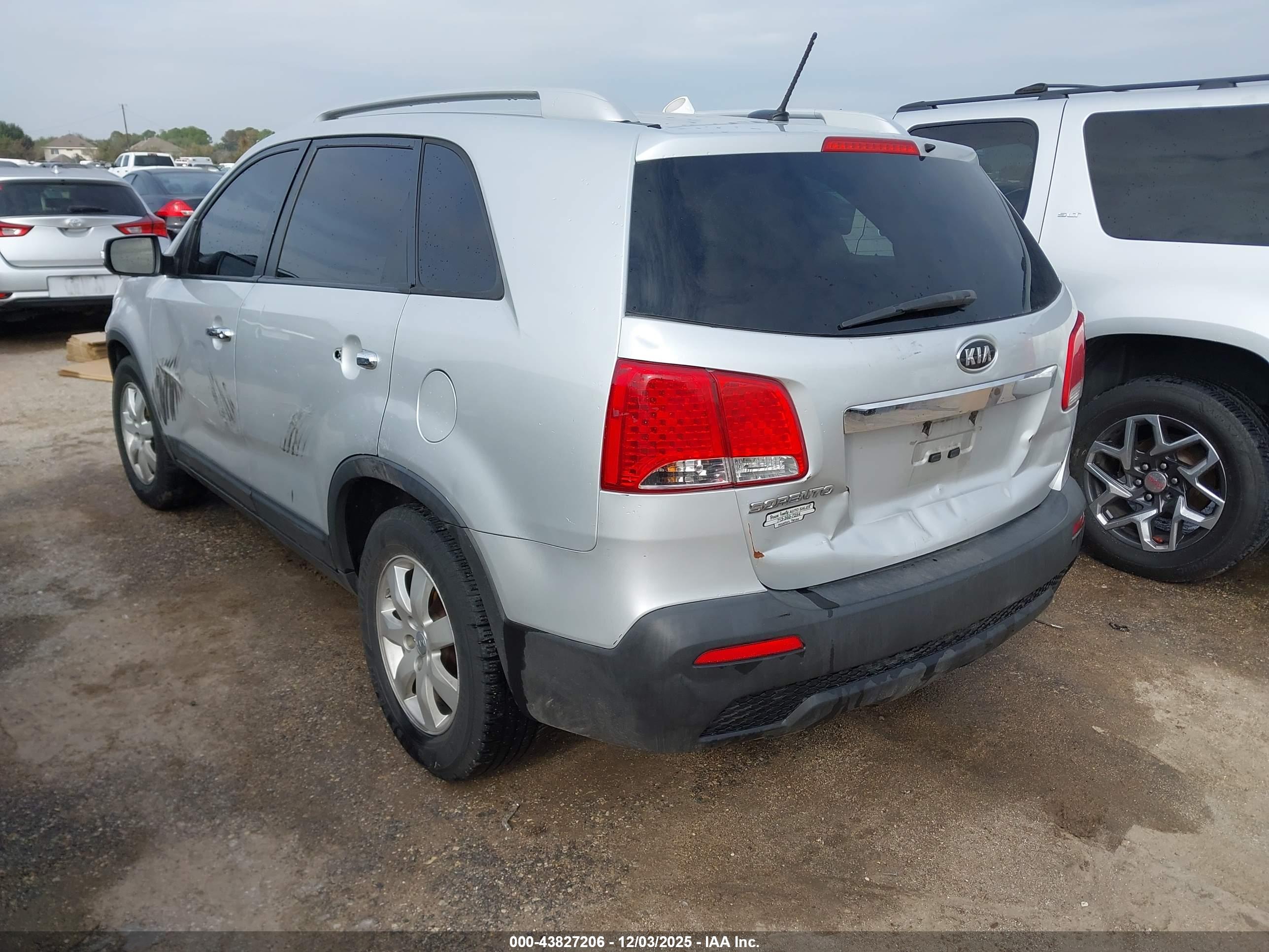 KIA SORENTO image 3