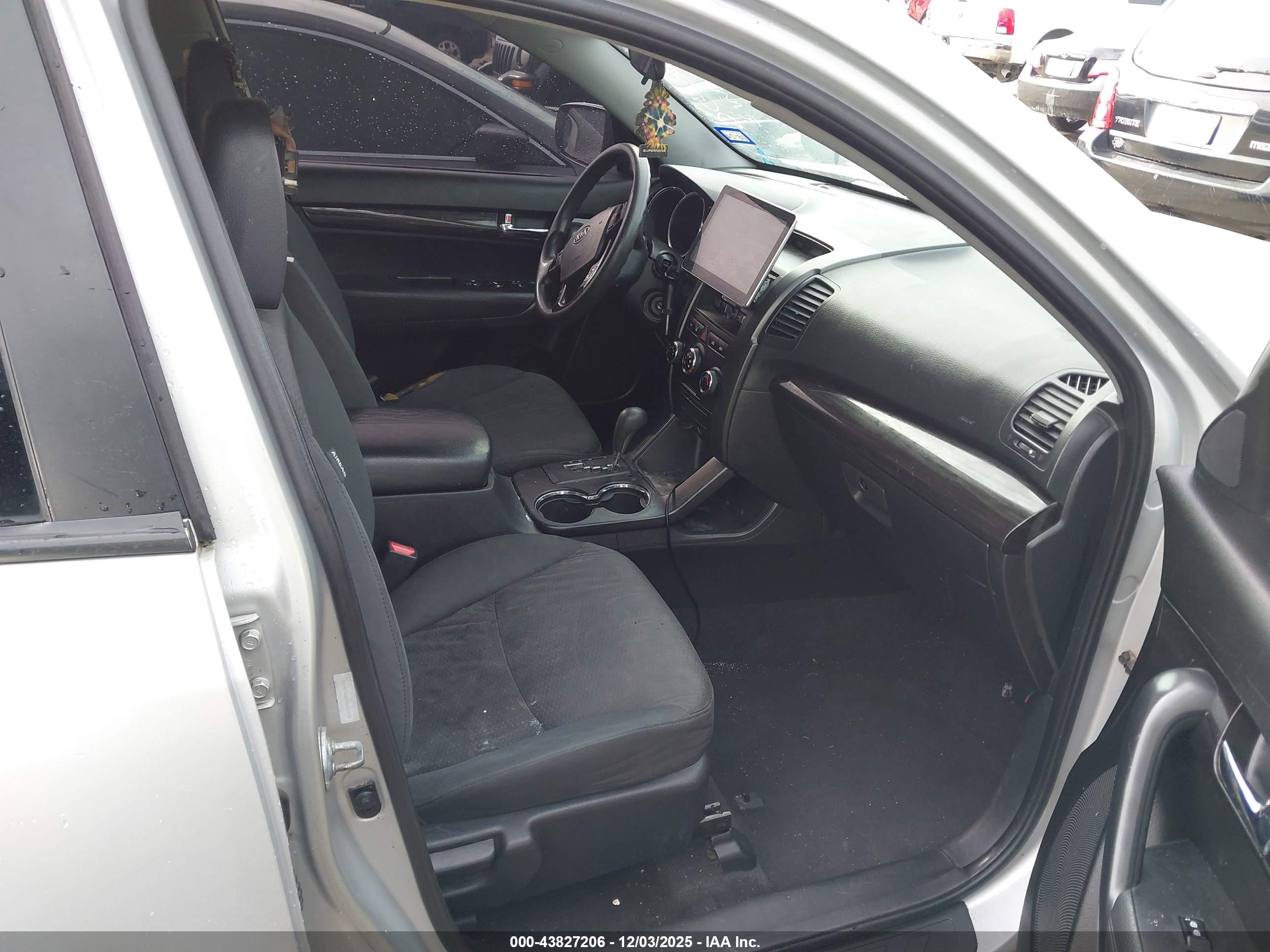 KIA SORENTO image 5