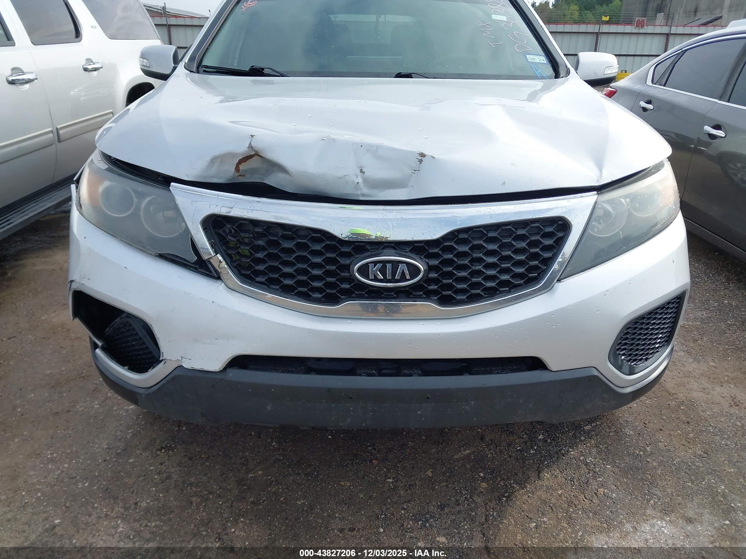 KIA SORENTO image 6