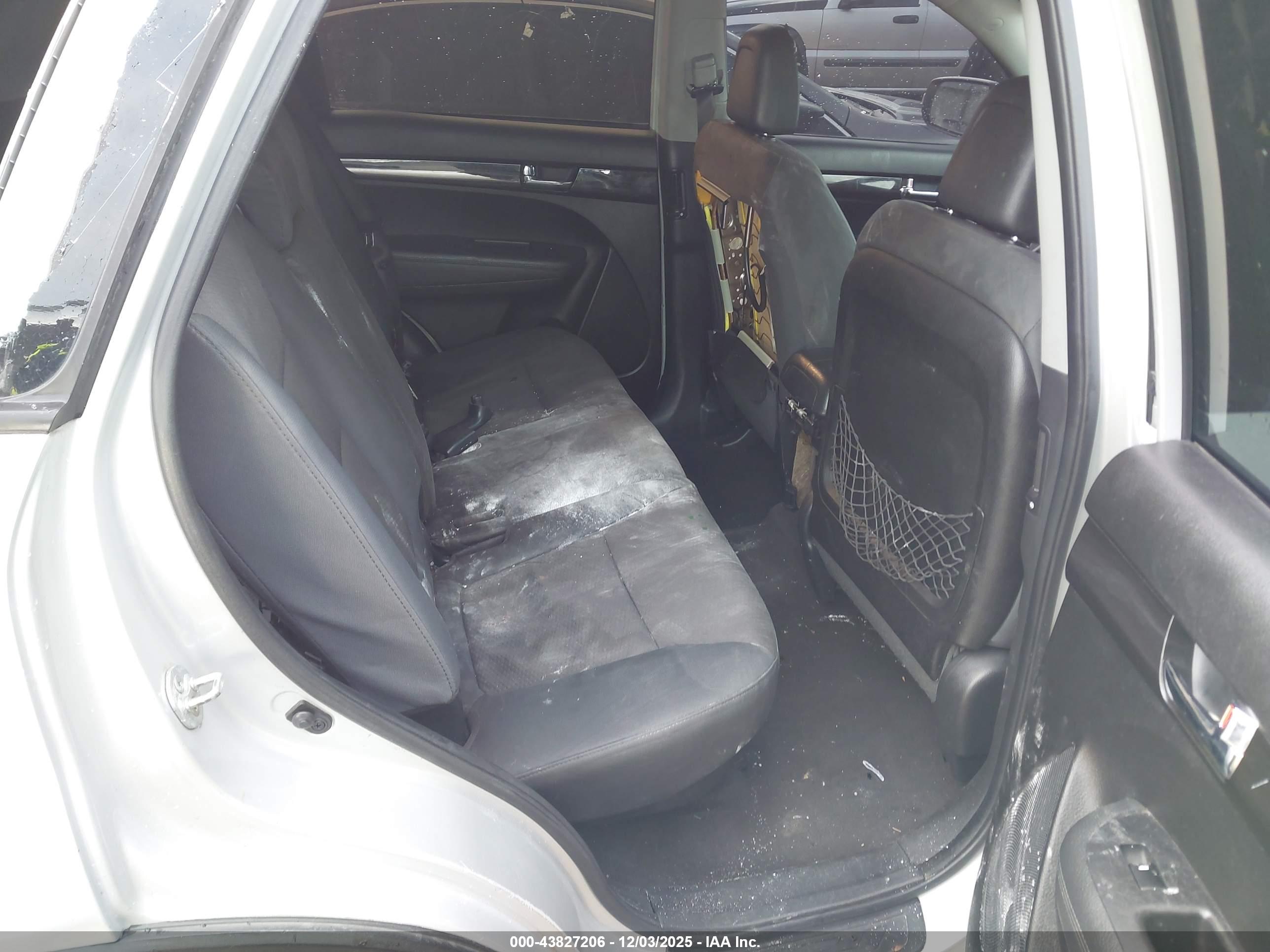 KIA SORENTO image 8