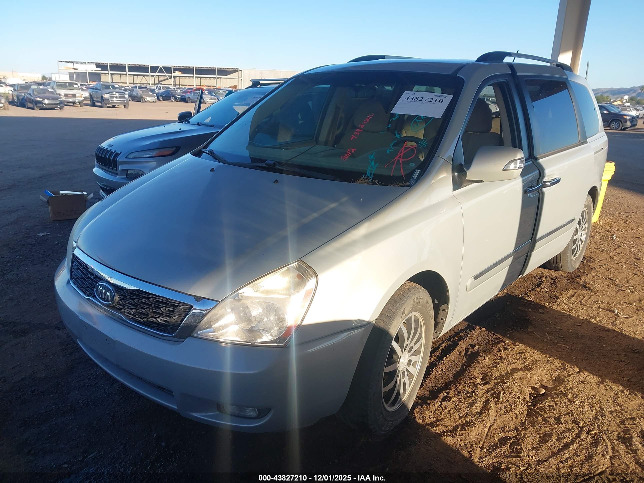 KIA SEDONA image 2