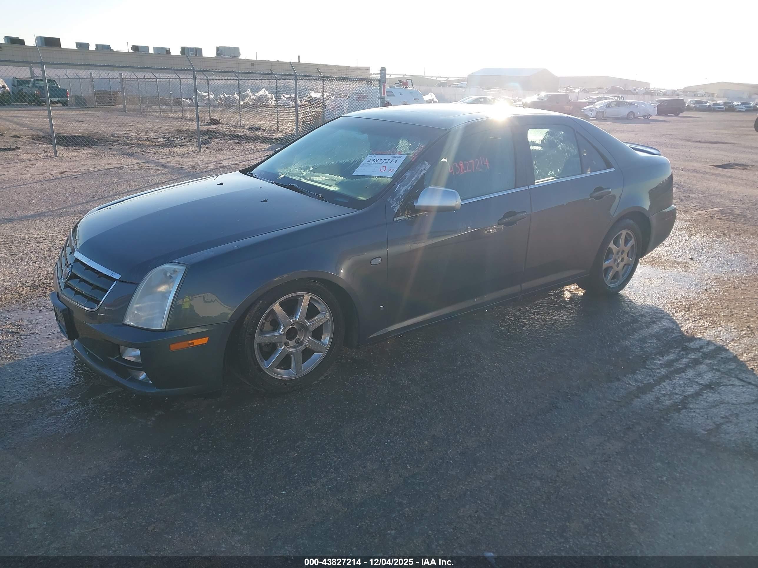 CADILLAC STS image 2