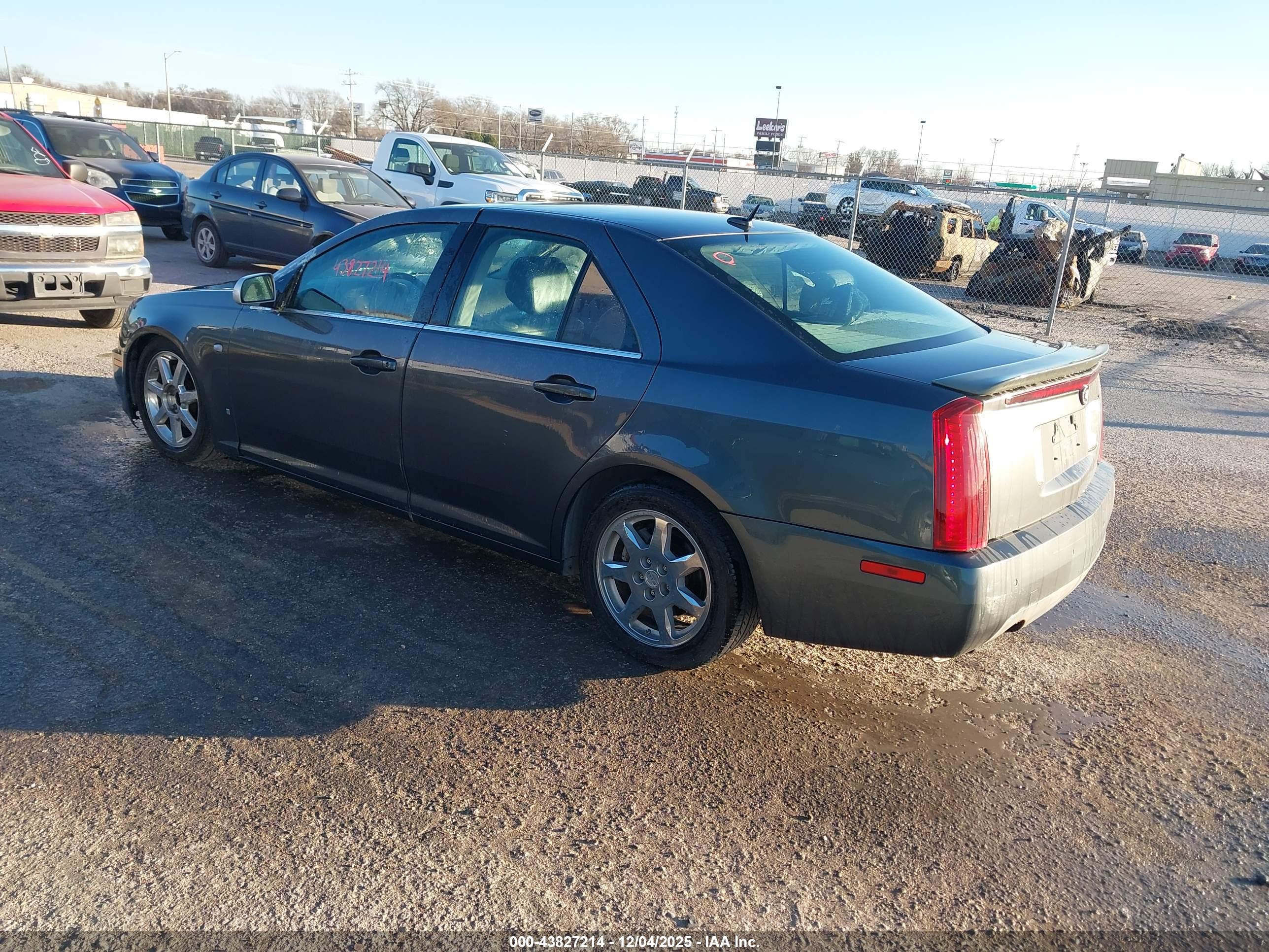 CADILLAC STS image 3