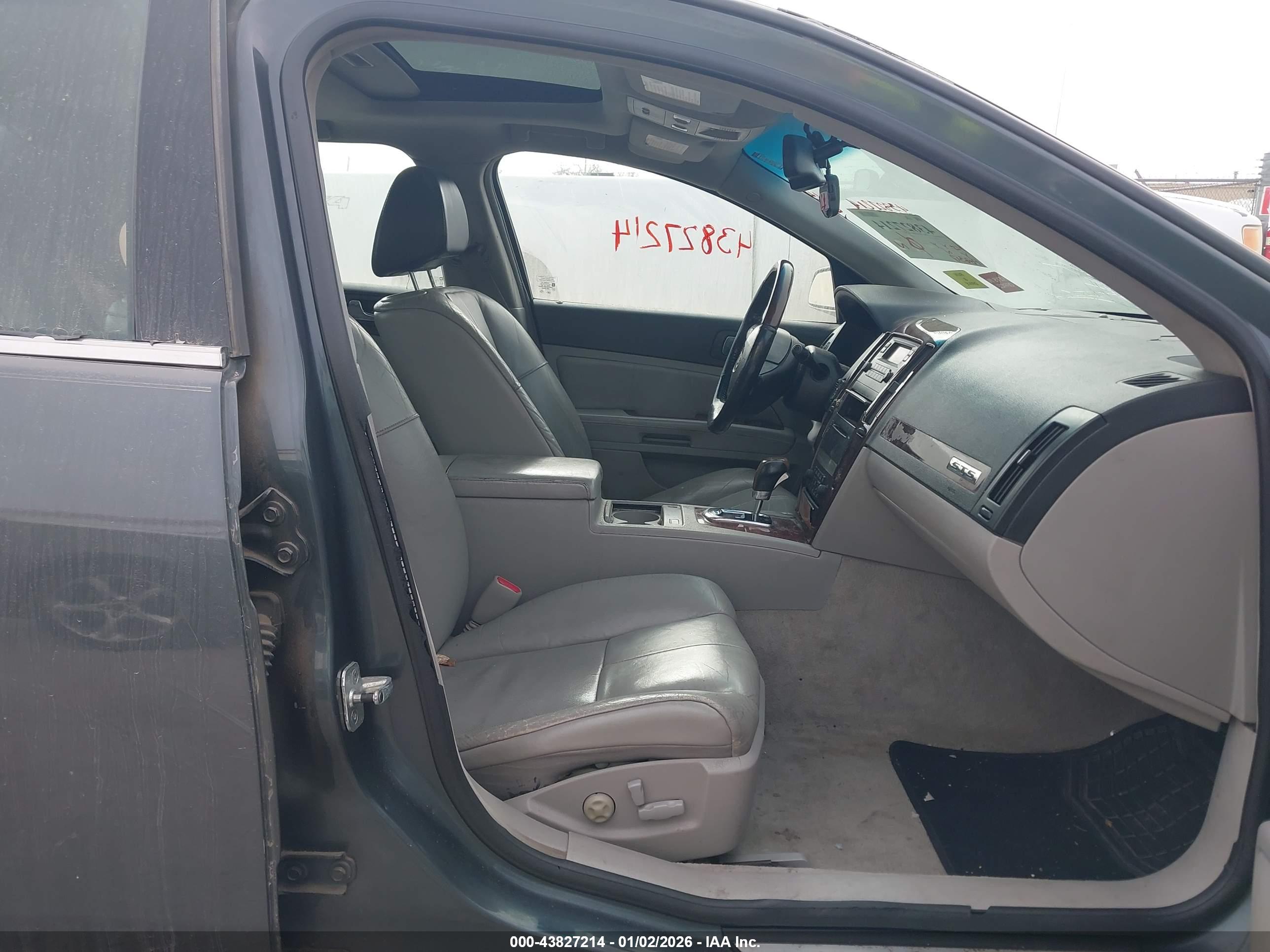 CADILLAC STS image 5