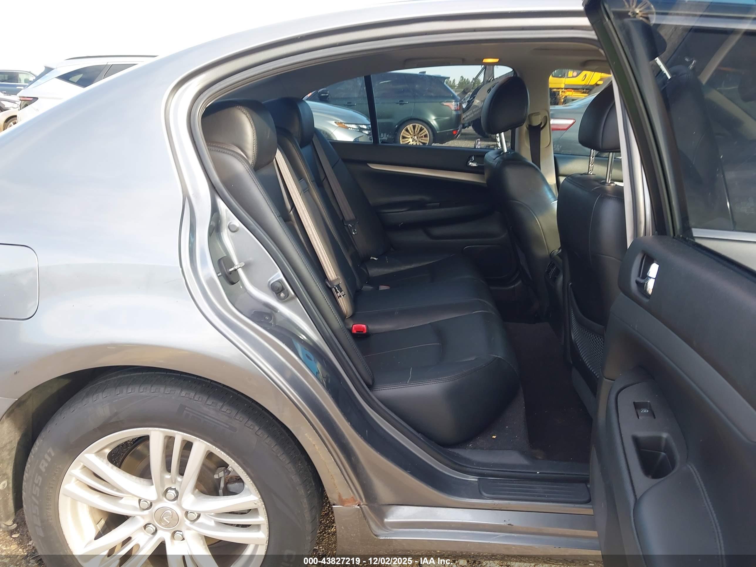 INFINITI G37X image 8