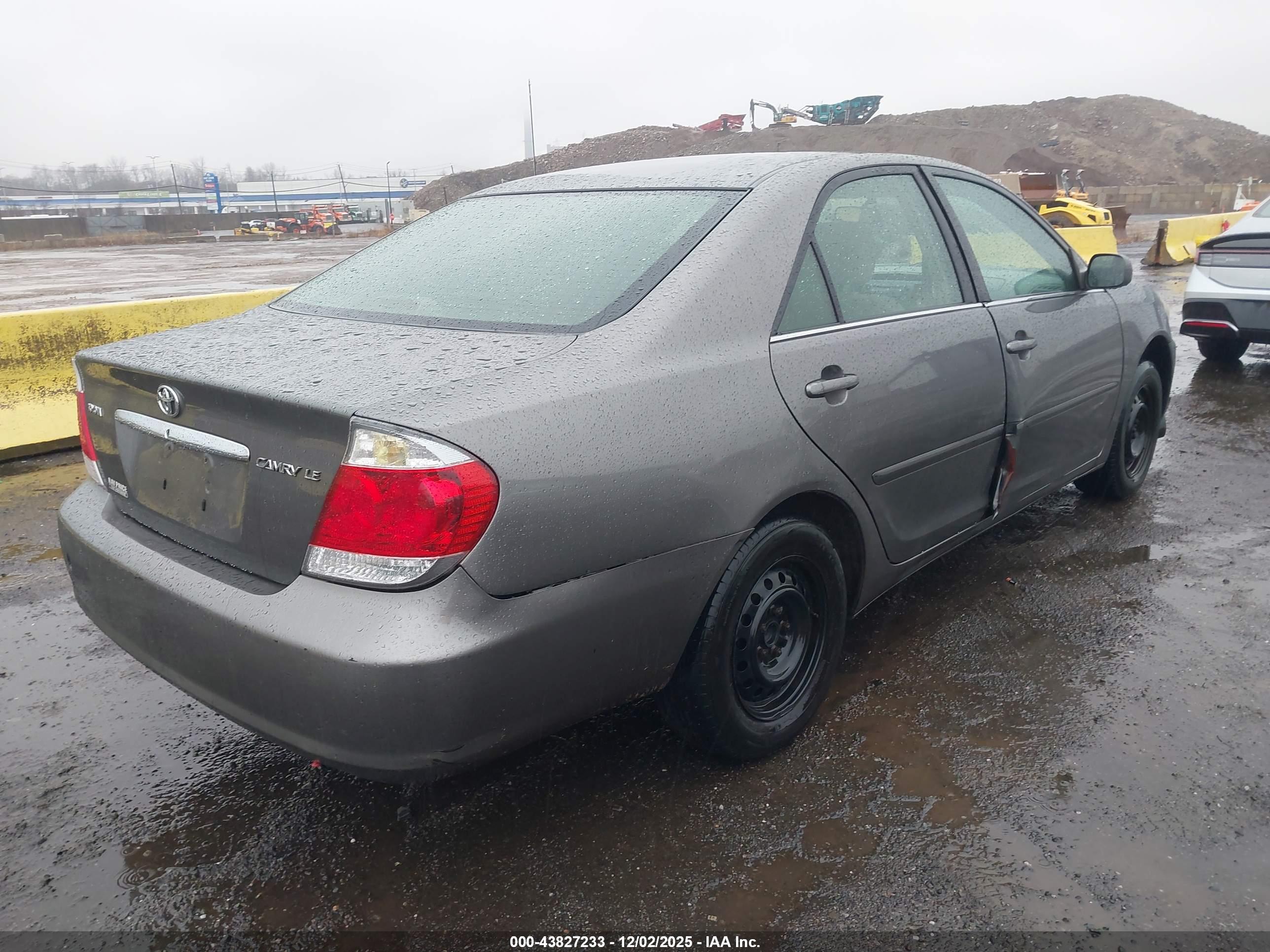 TOYOTA CAMRY image 4