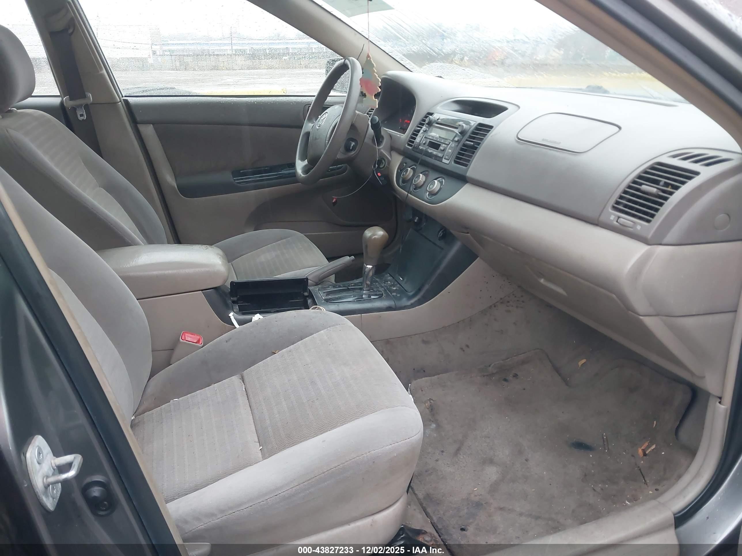 TOYOTA CAMRY image 5