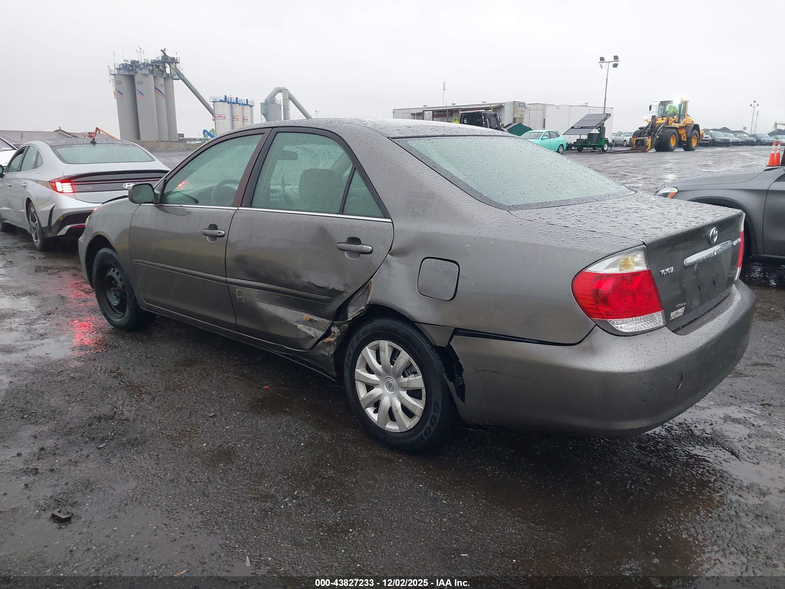 TOYOTA CAMRY image 6