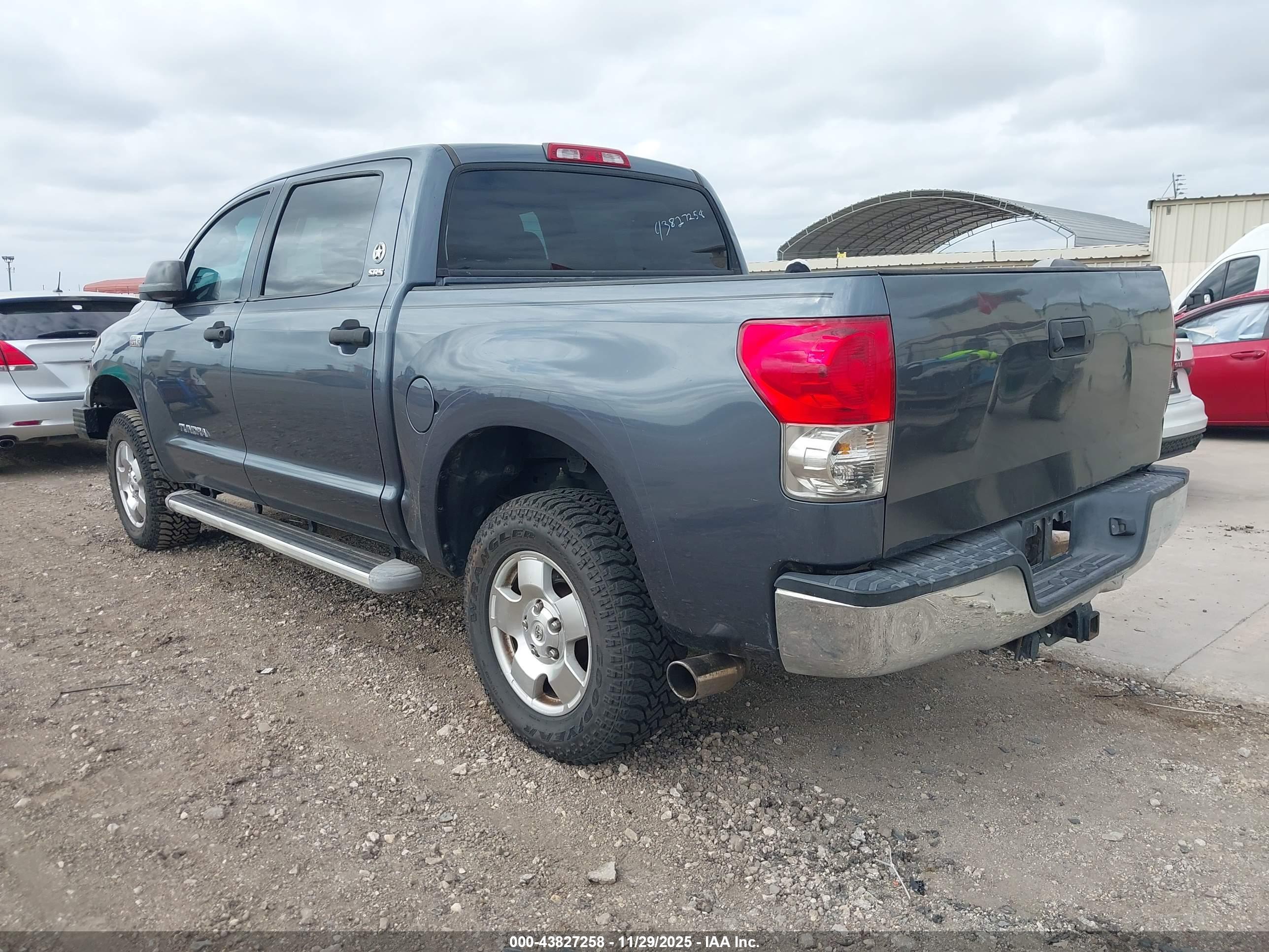 TOYOTA TUNDRA image 3