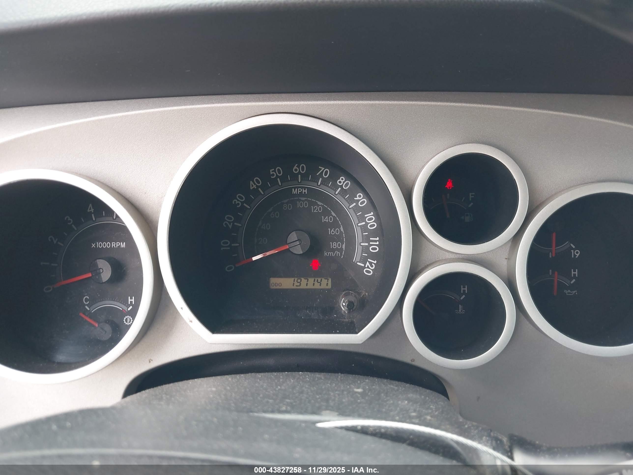 TOYOTA TUNDRA image 7