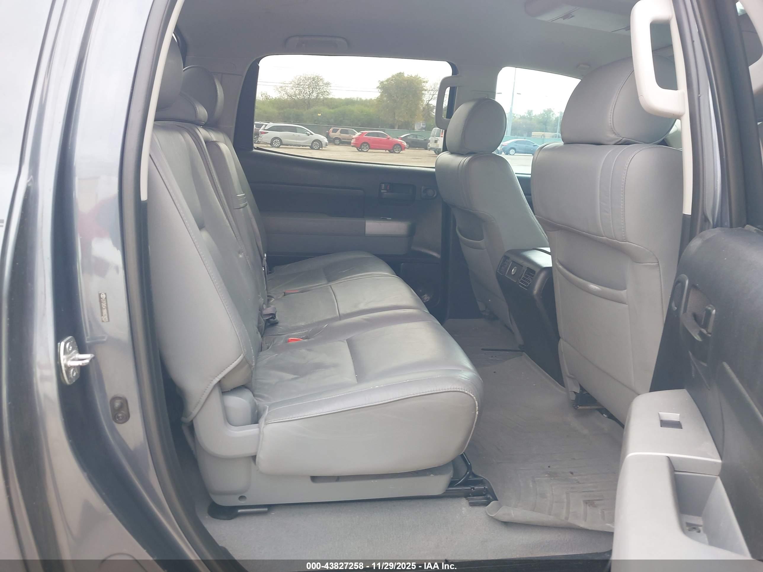 TOYOTA TUNDRA image 8