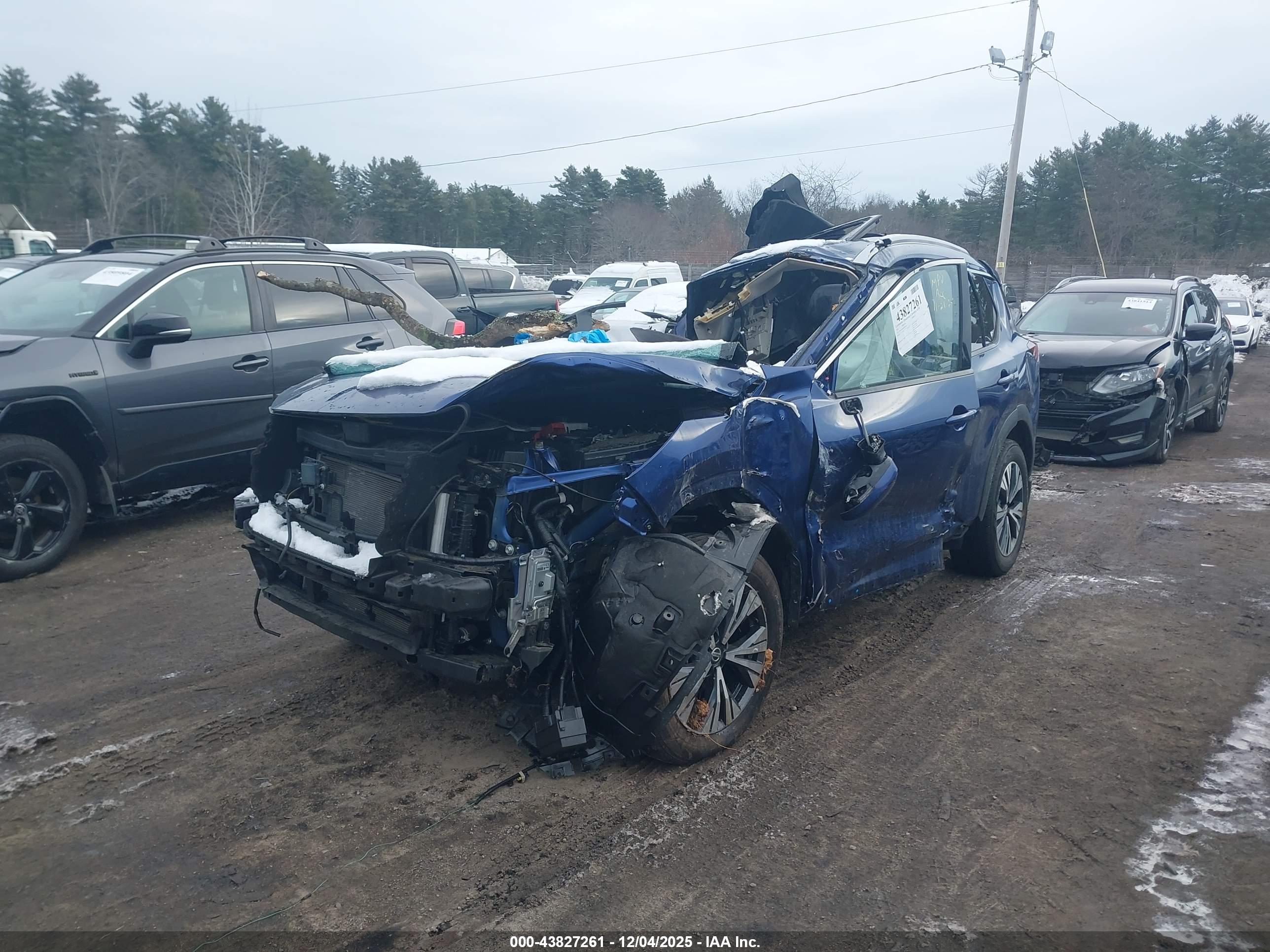 NISSAN ROGUE image 2