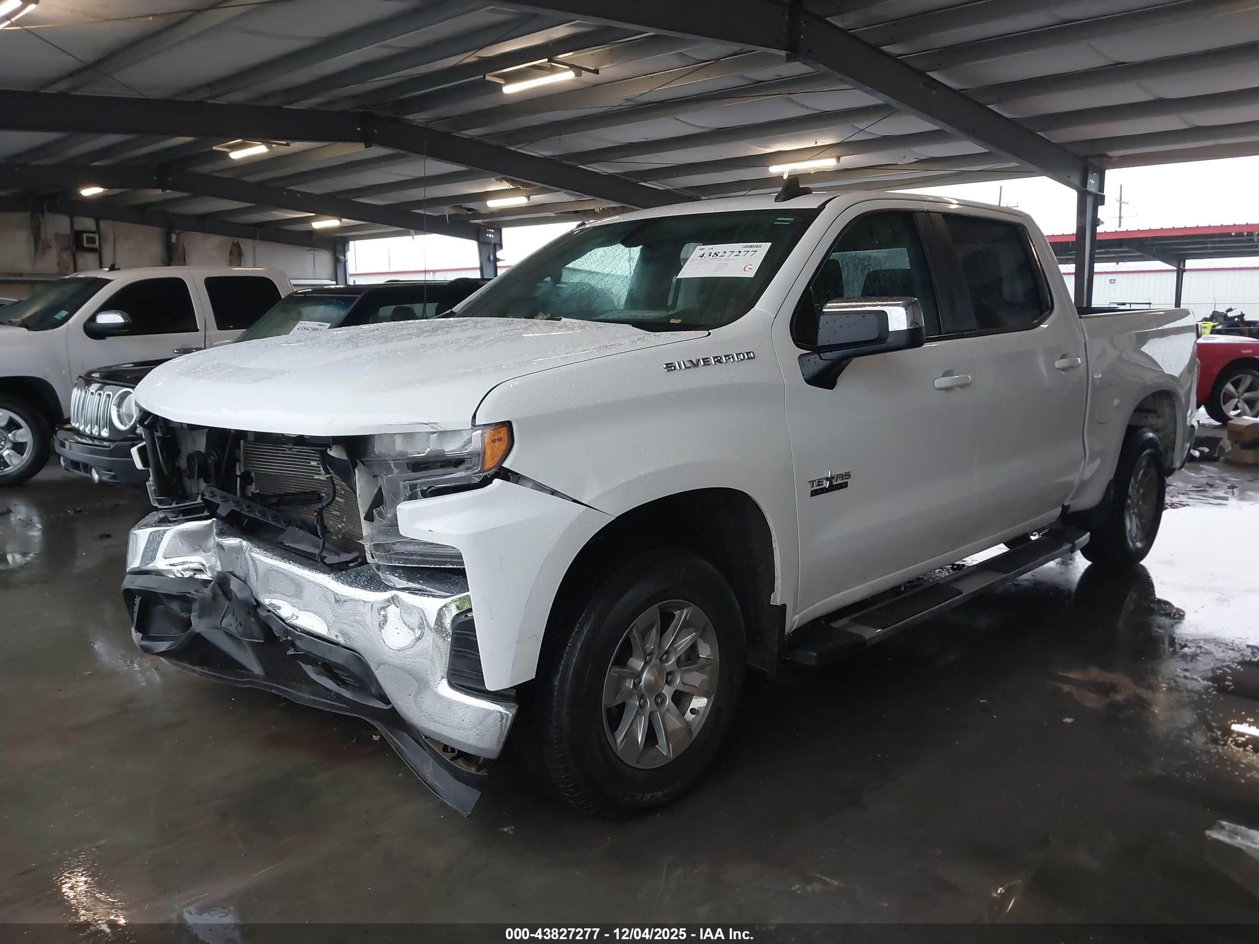 CHEVROLET SILVERADO image 2