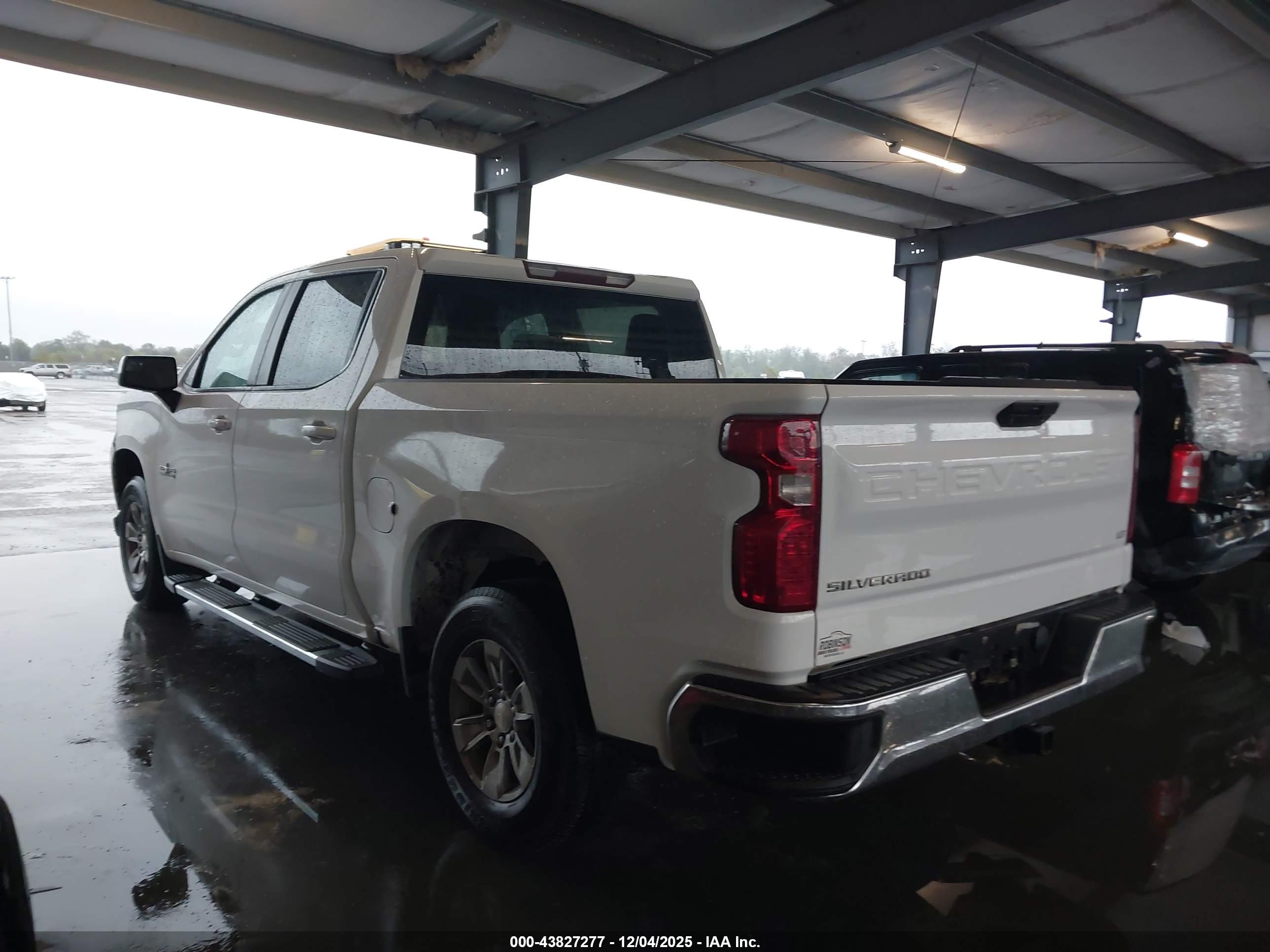 CHEVROLET SILVERADO image 3