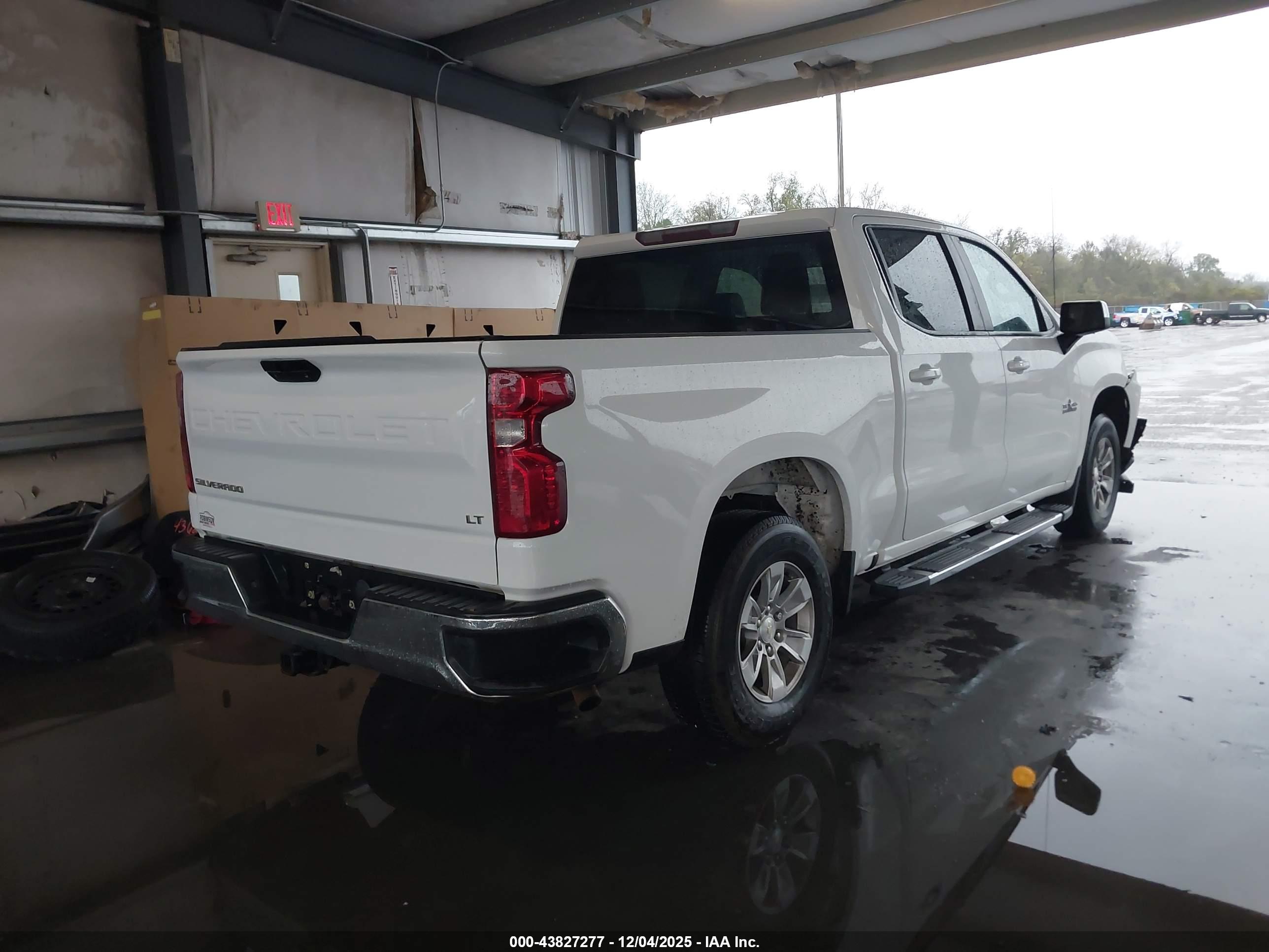CHEVROLET SILVERADO image 4