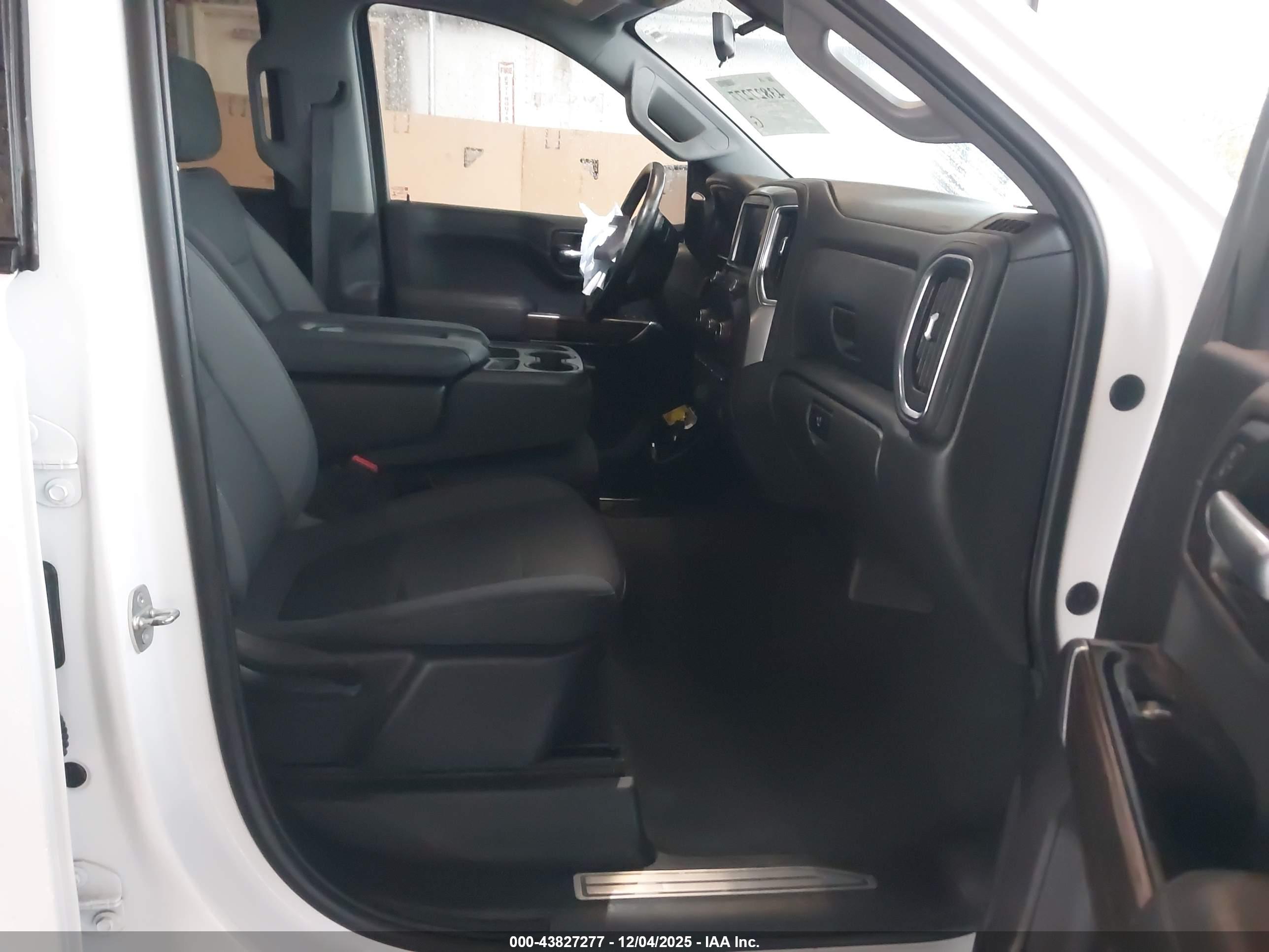 CHEVROLET SILVERADO image 5