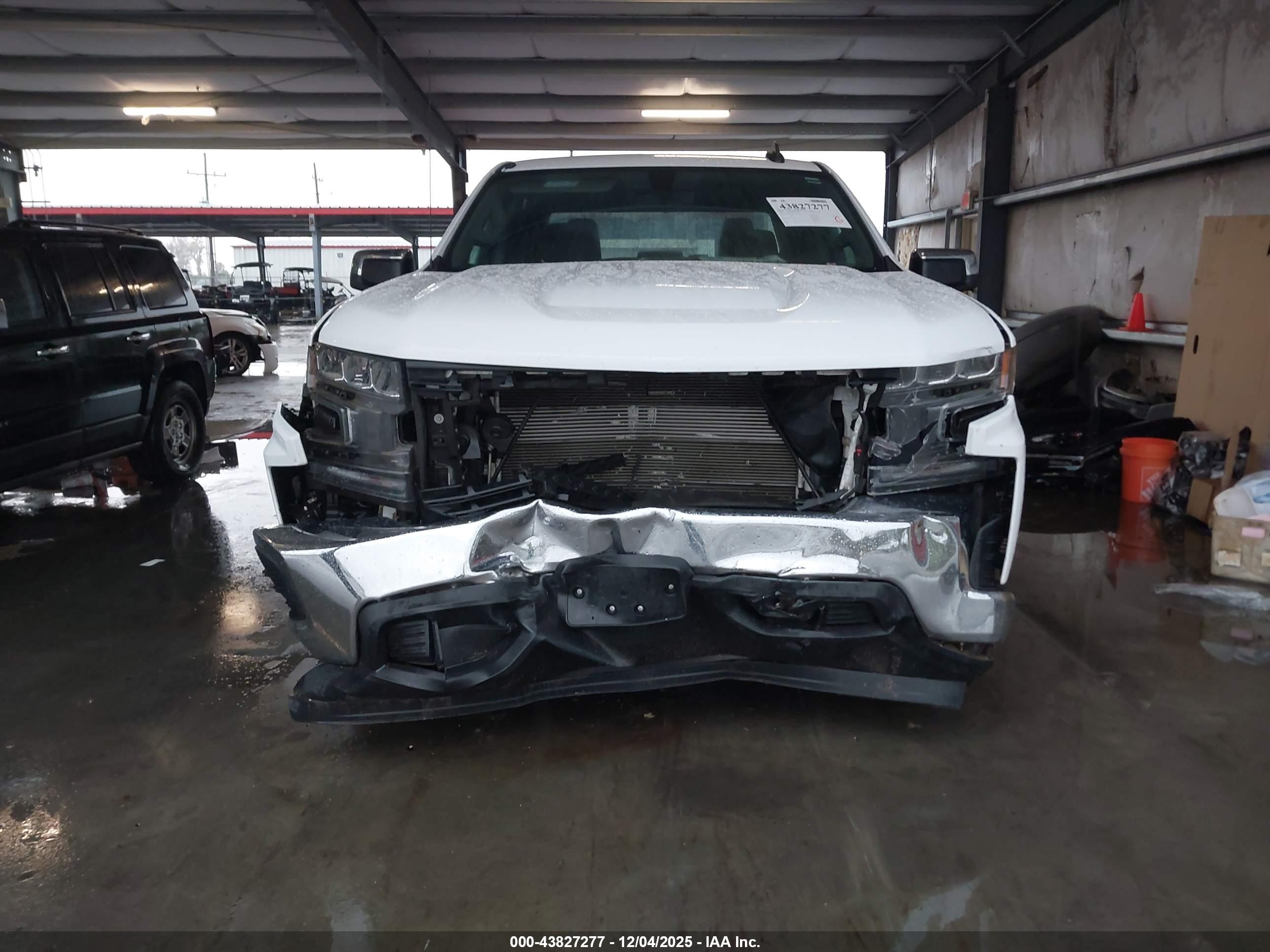 CHEVROLET SILVERADO image 6
