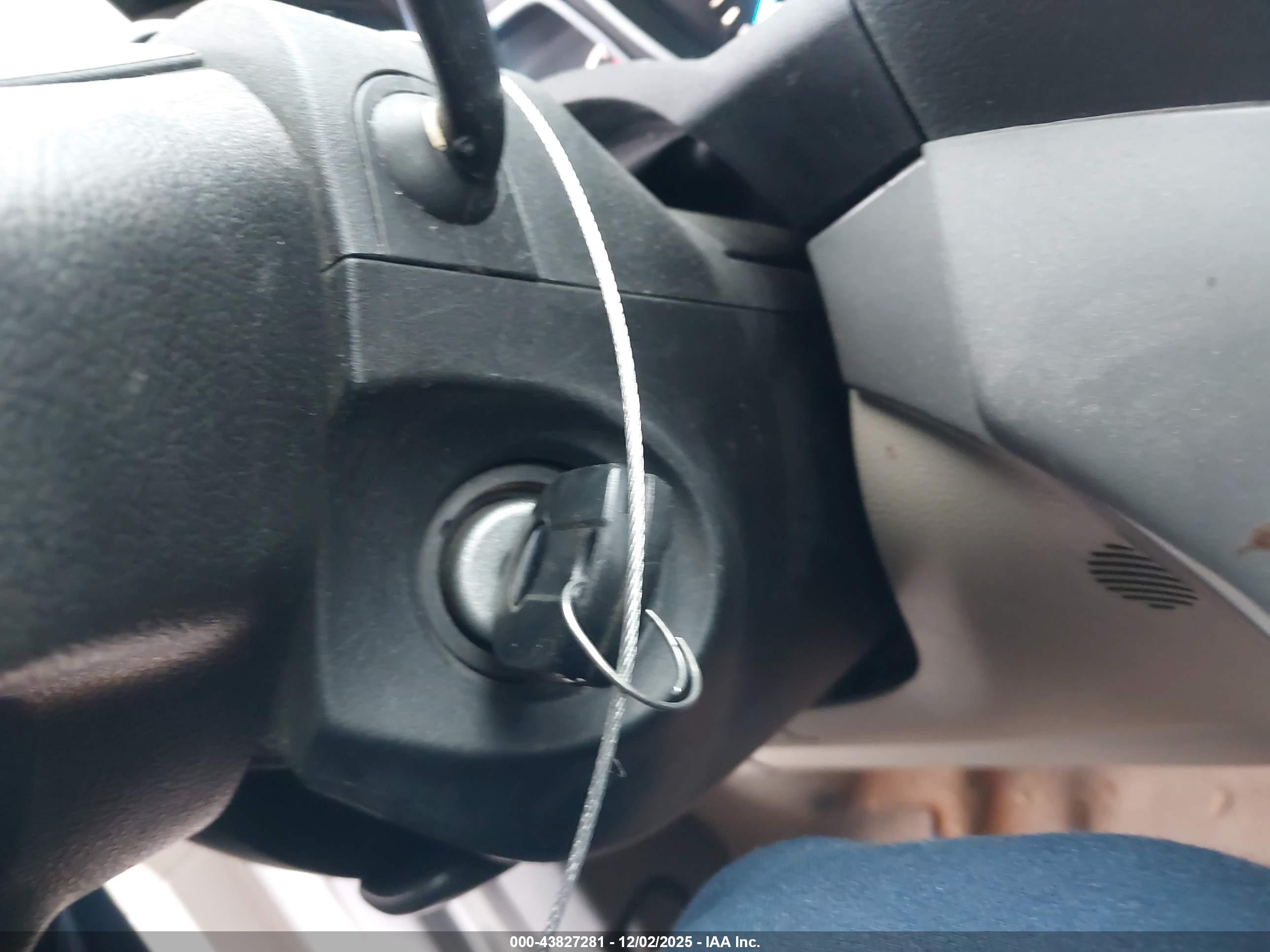FORD ESCAPE image 11