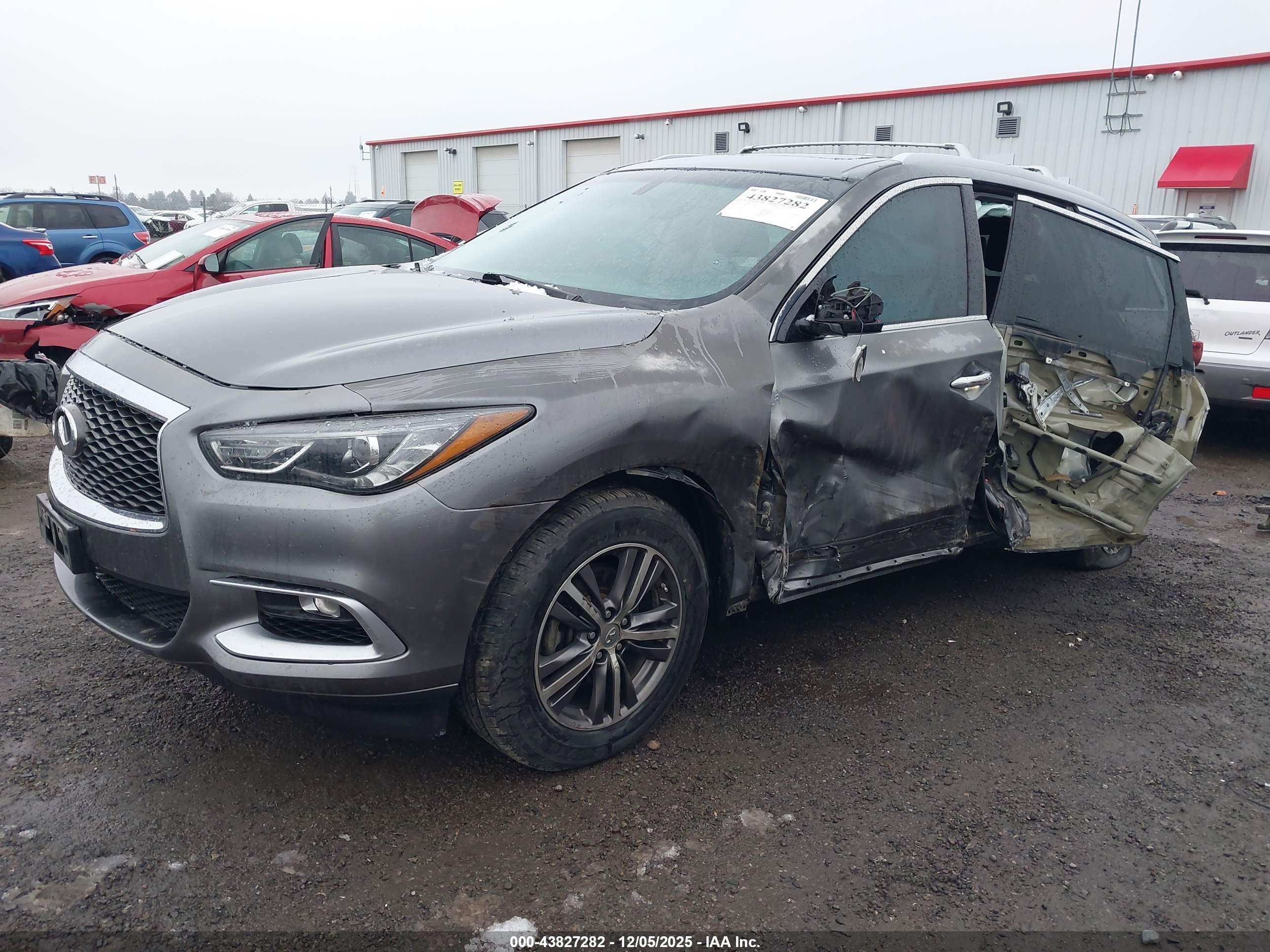 INFINITI QX60 image 2