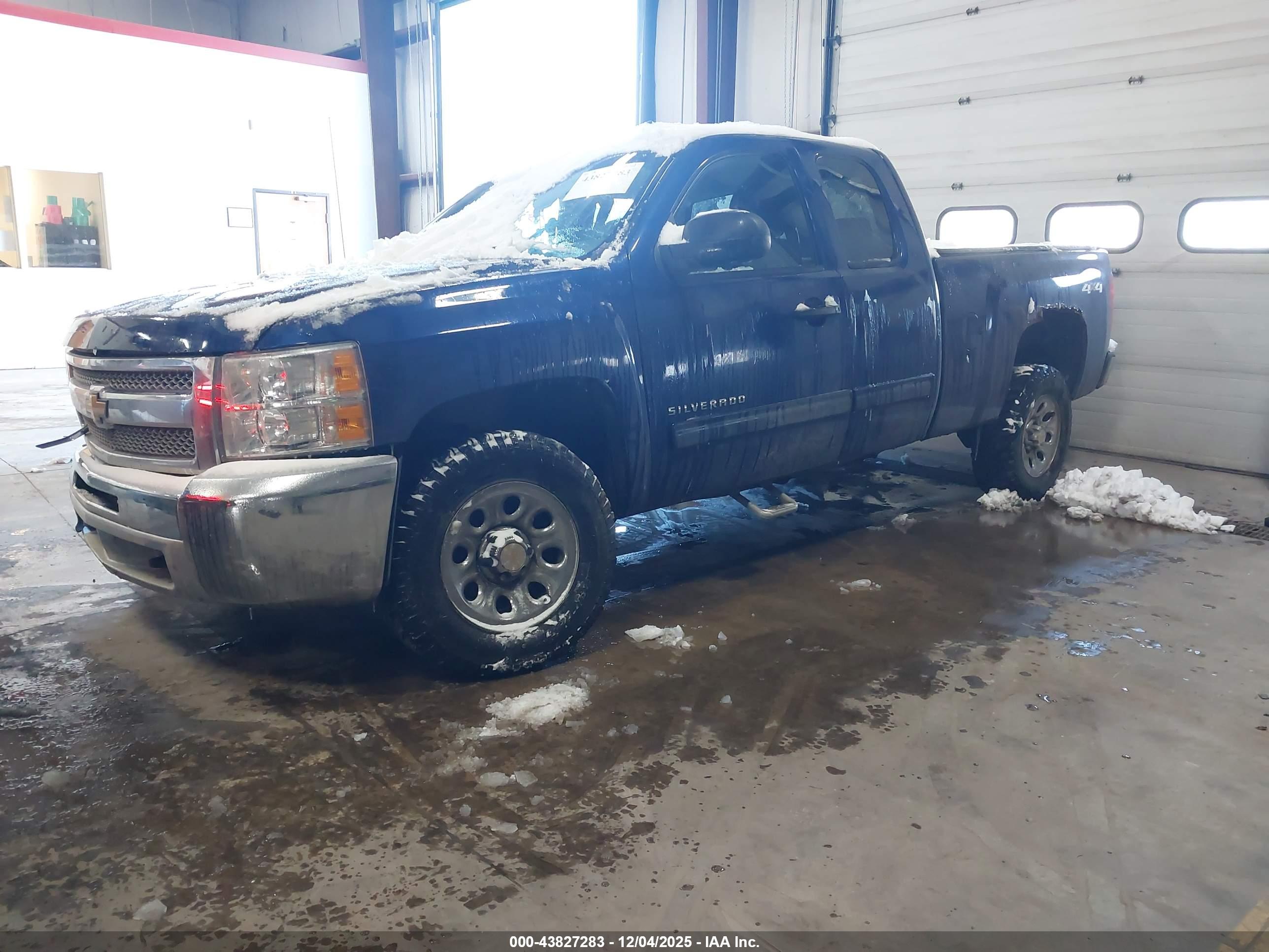 CHEVROLET SILVERADO image 2