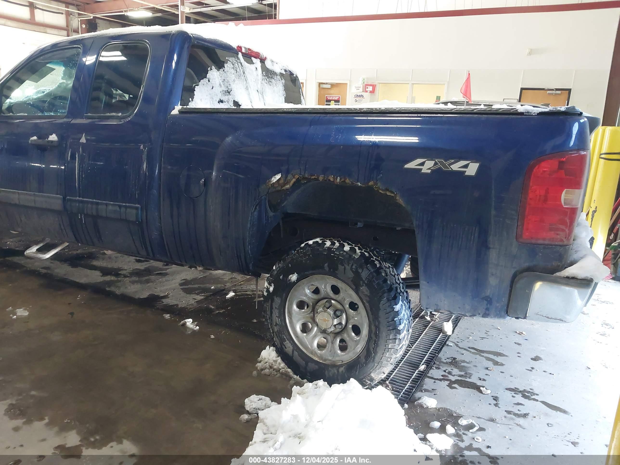 CHEVROLET SILVERADO image 3
