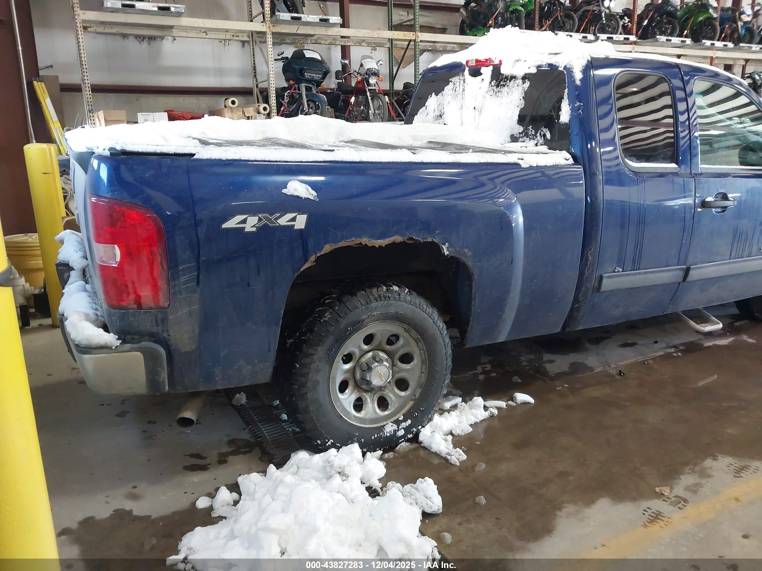 CHEVROLET SILVERADO image 4