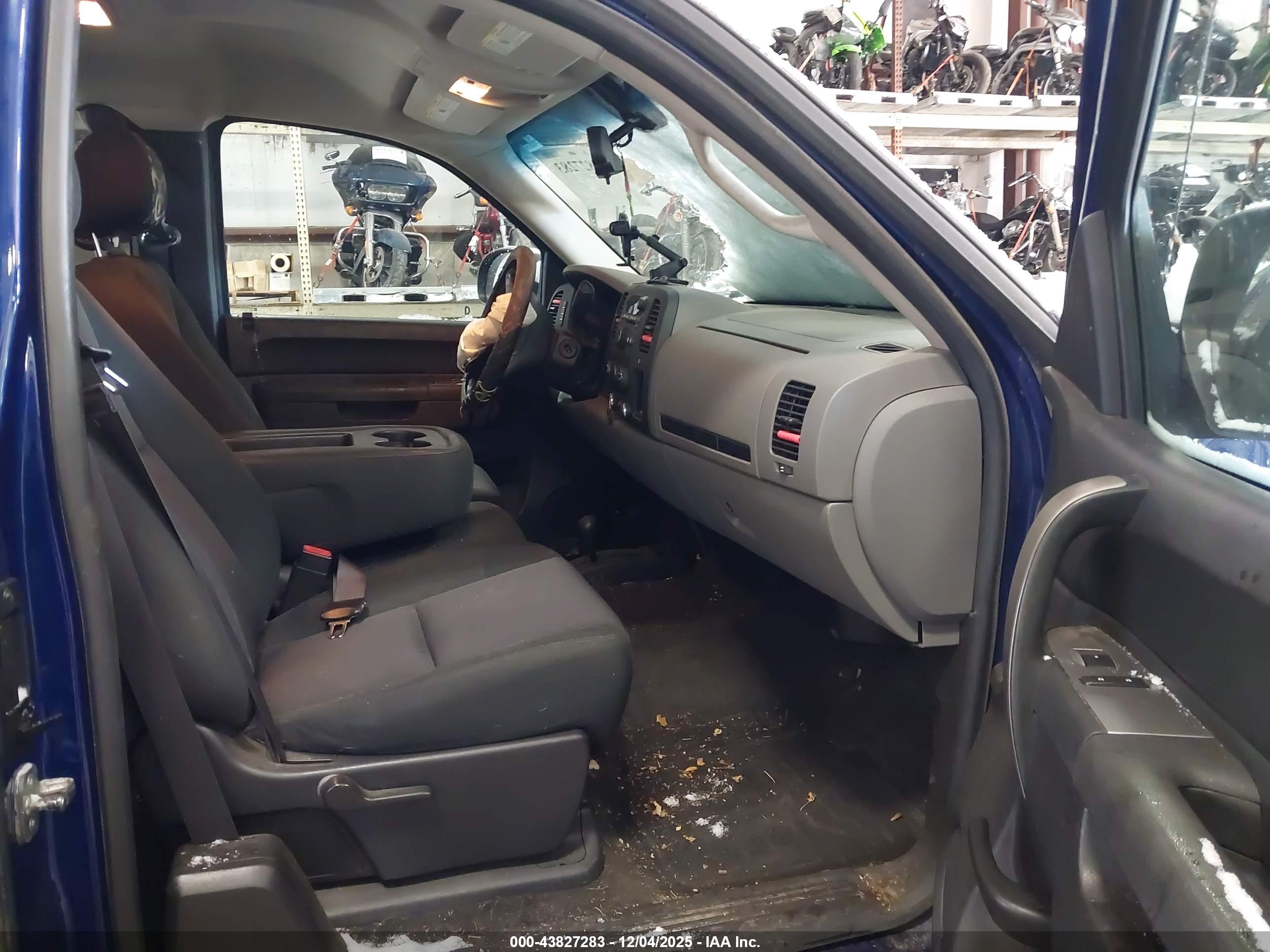 CHEVROLET SILVERADO image 5