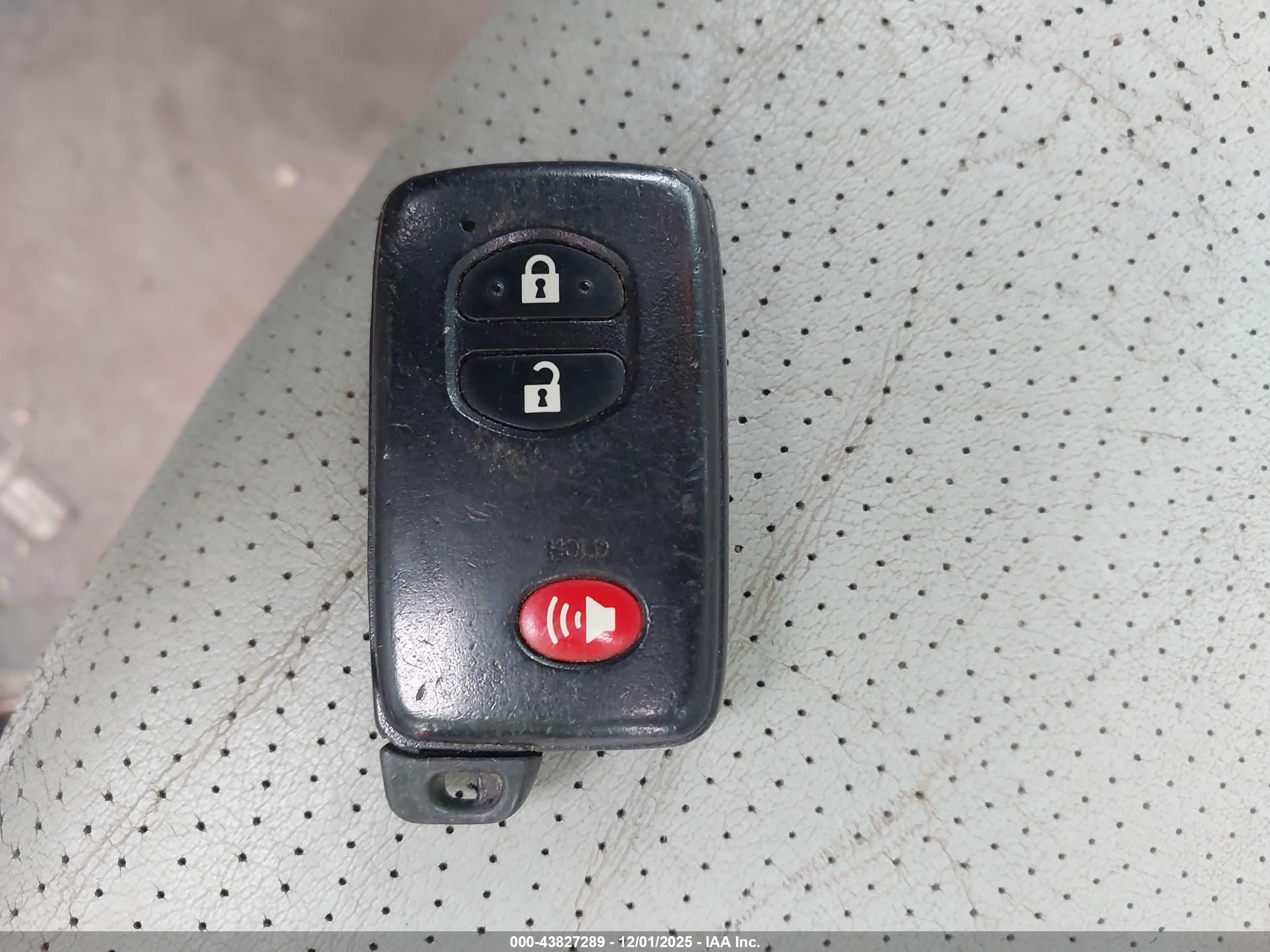 TOYOTA PRIUS image 11