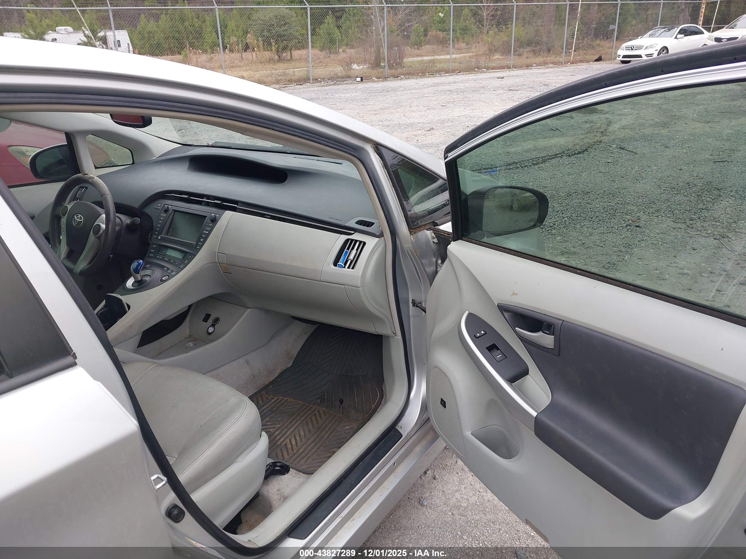 TOYOTA PRIUS image 5