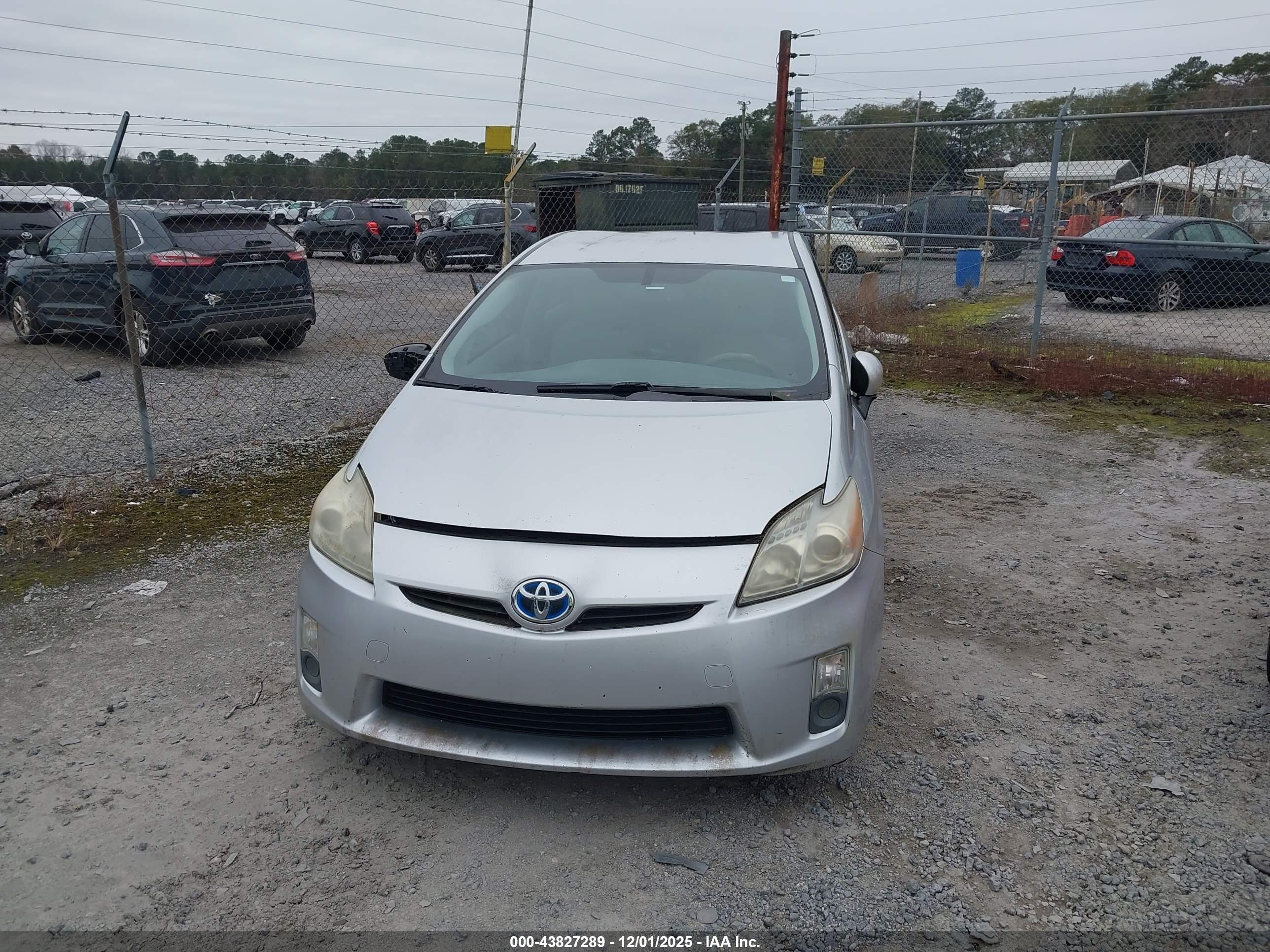 TOYOTA PRIUS image 6