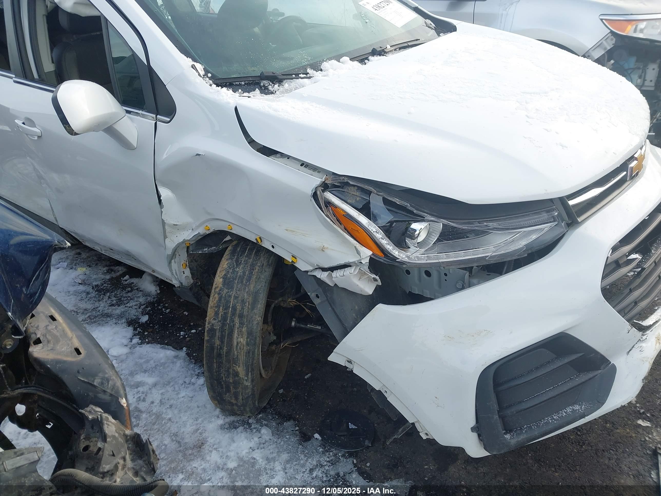 CHEVROLET TRAX image 6