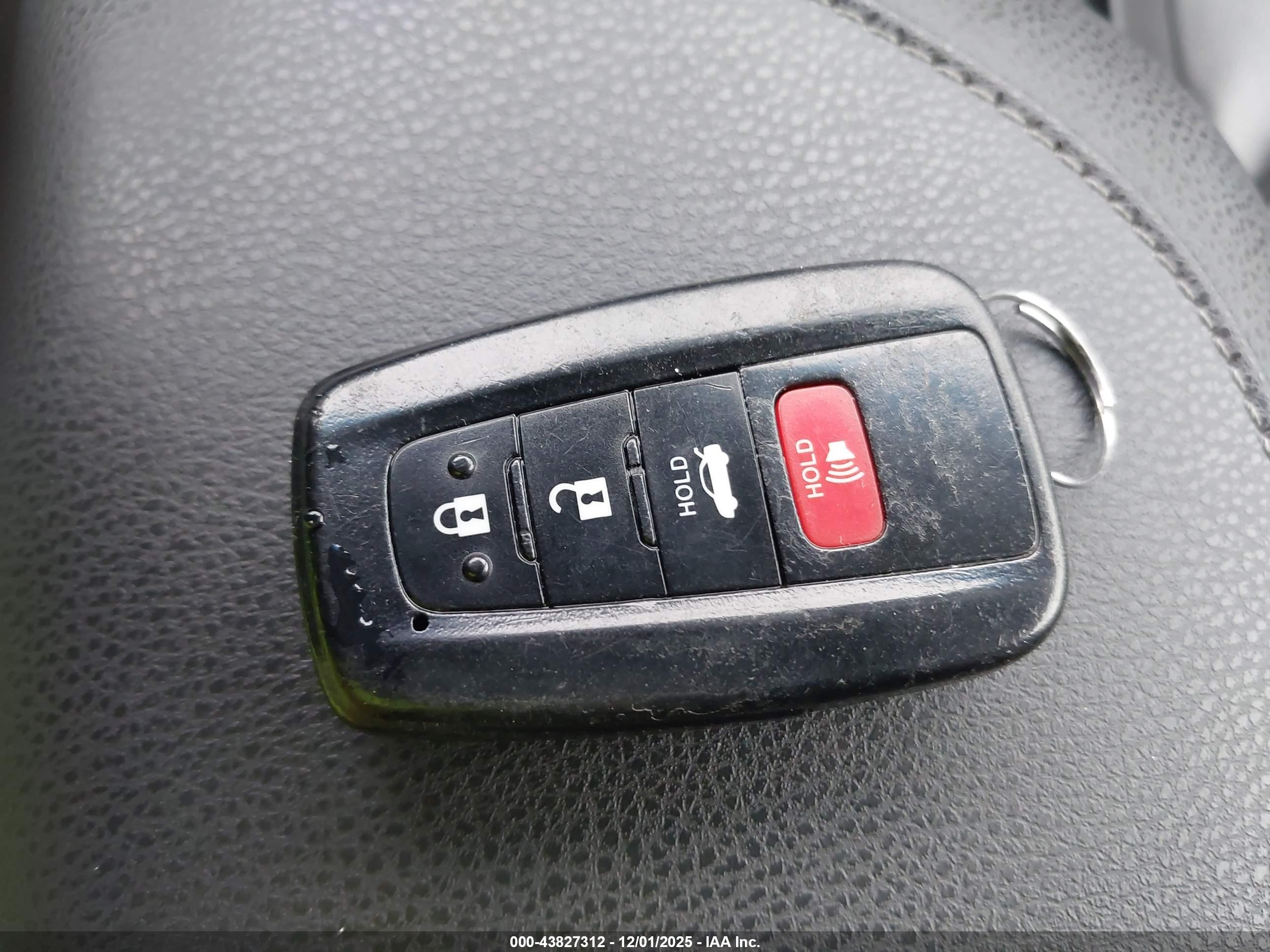 TOYOTA CAMRY image 11