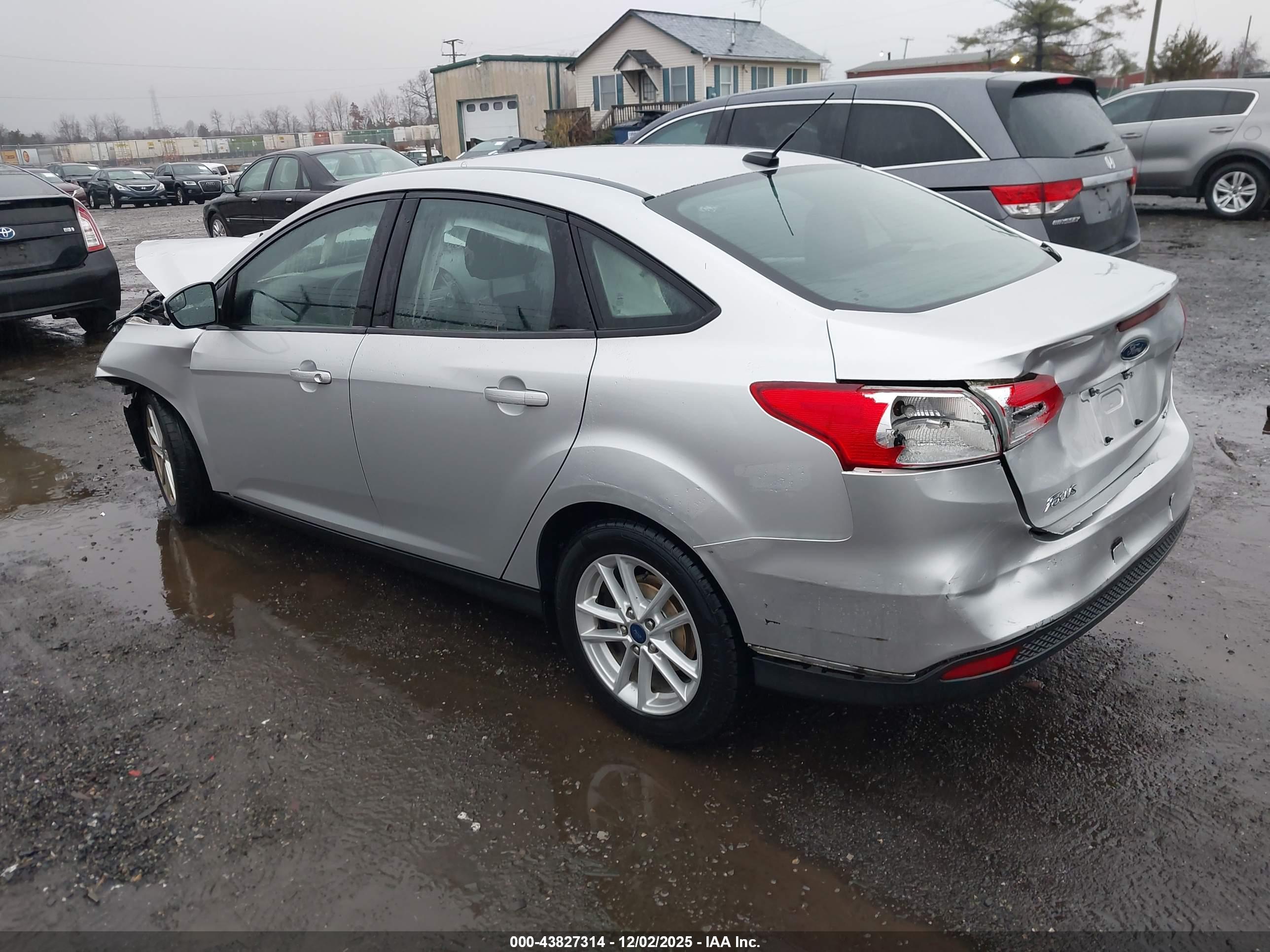 FORD FOCUS image 3