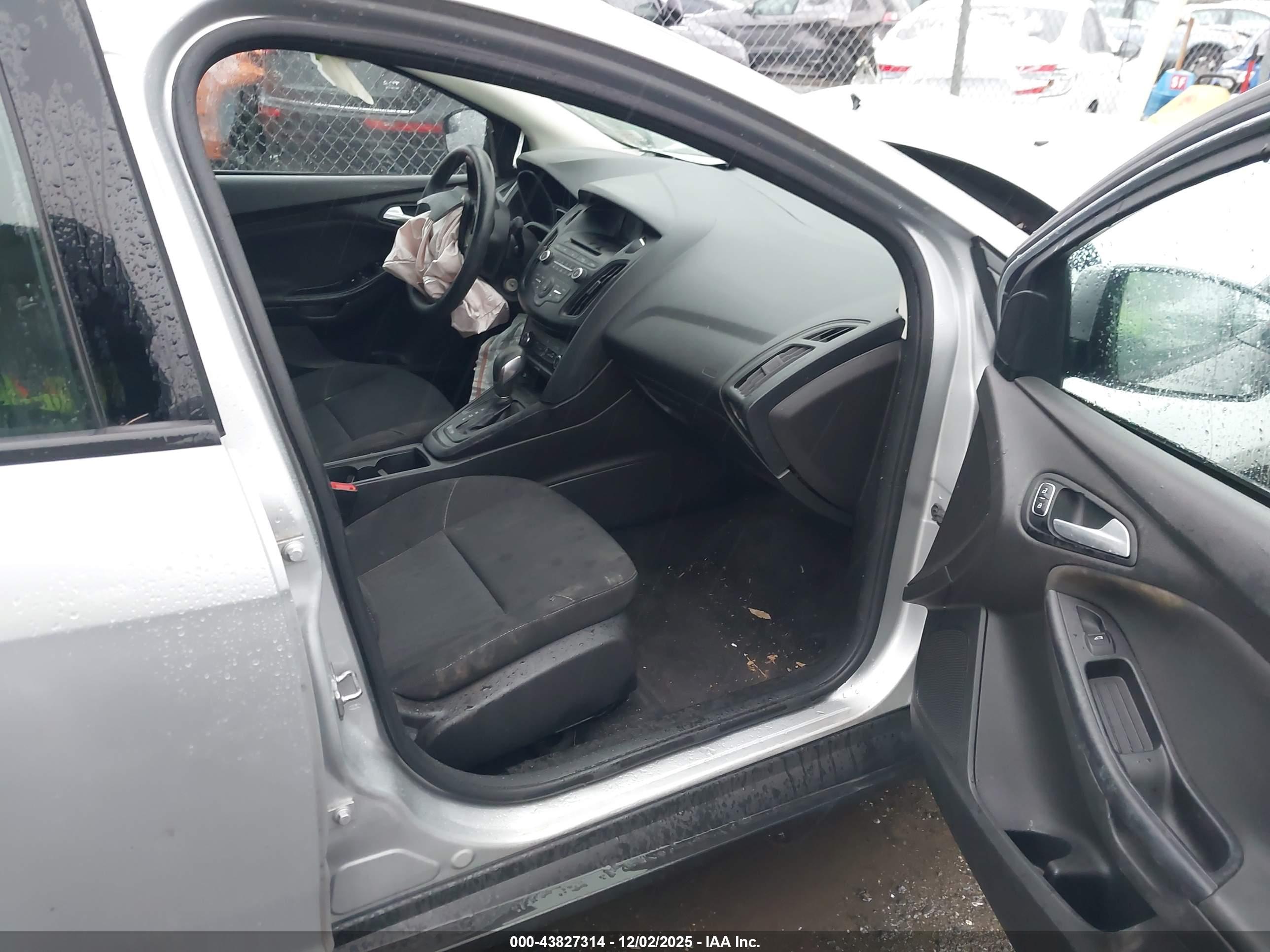 FORD FOCUS image 5